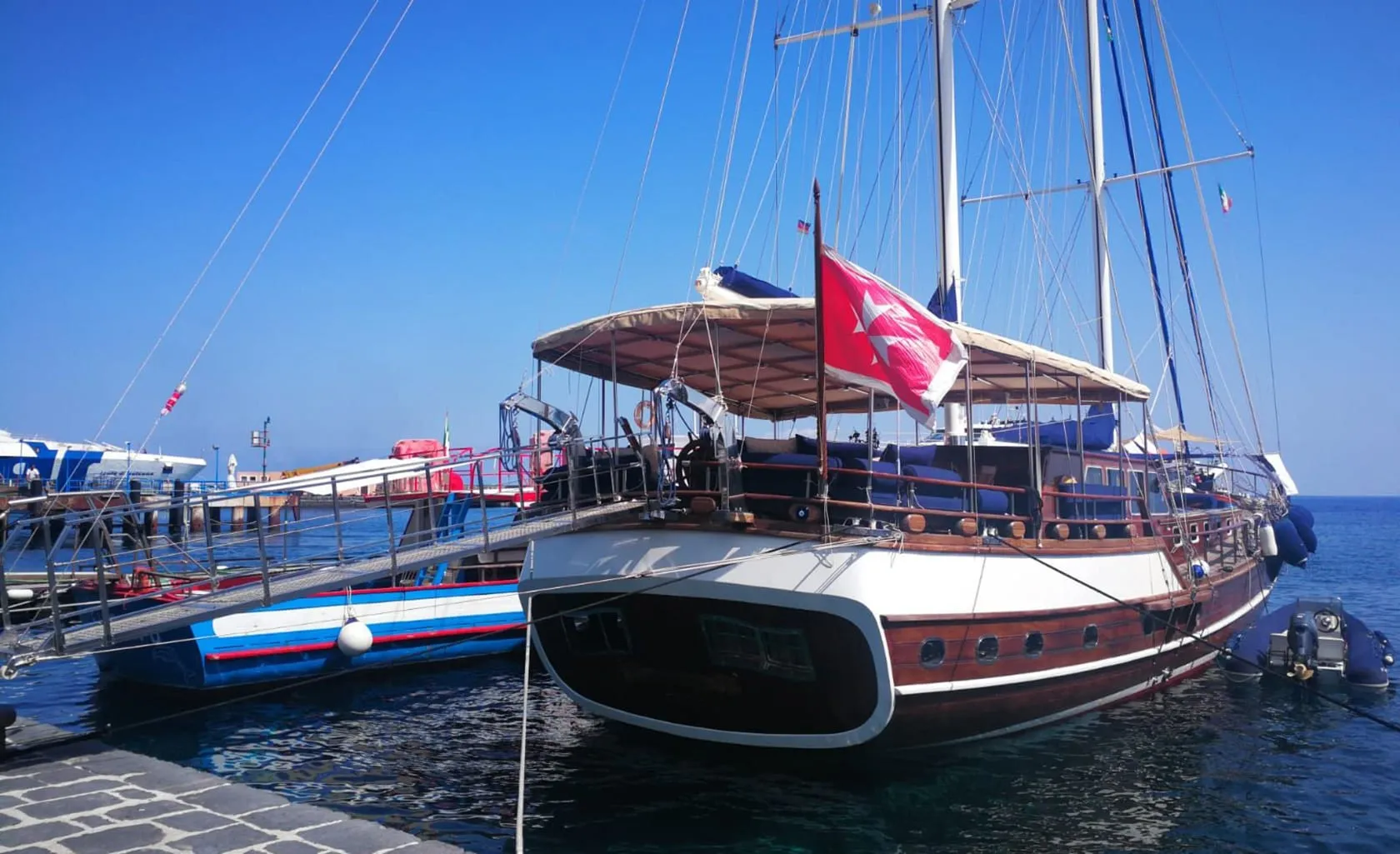 GELIDONYA II In port
