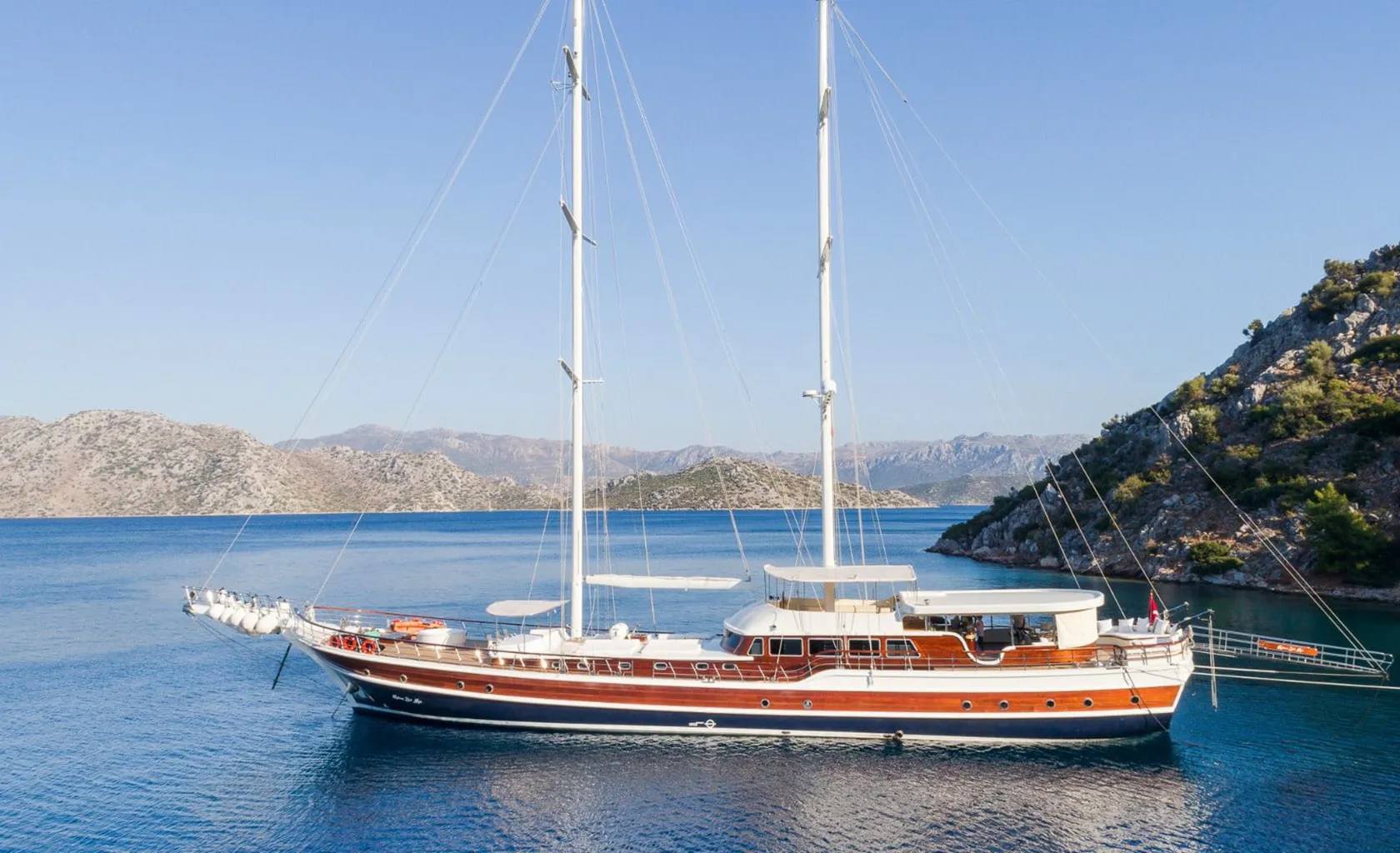 HALCON DEL MAR Side view