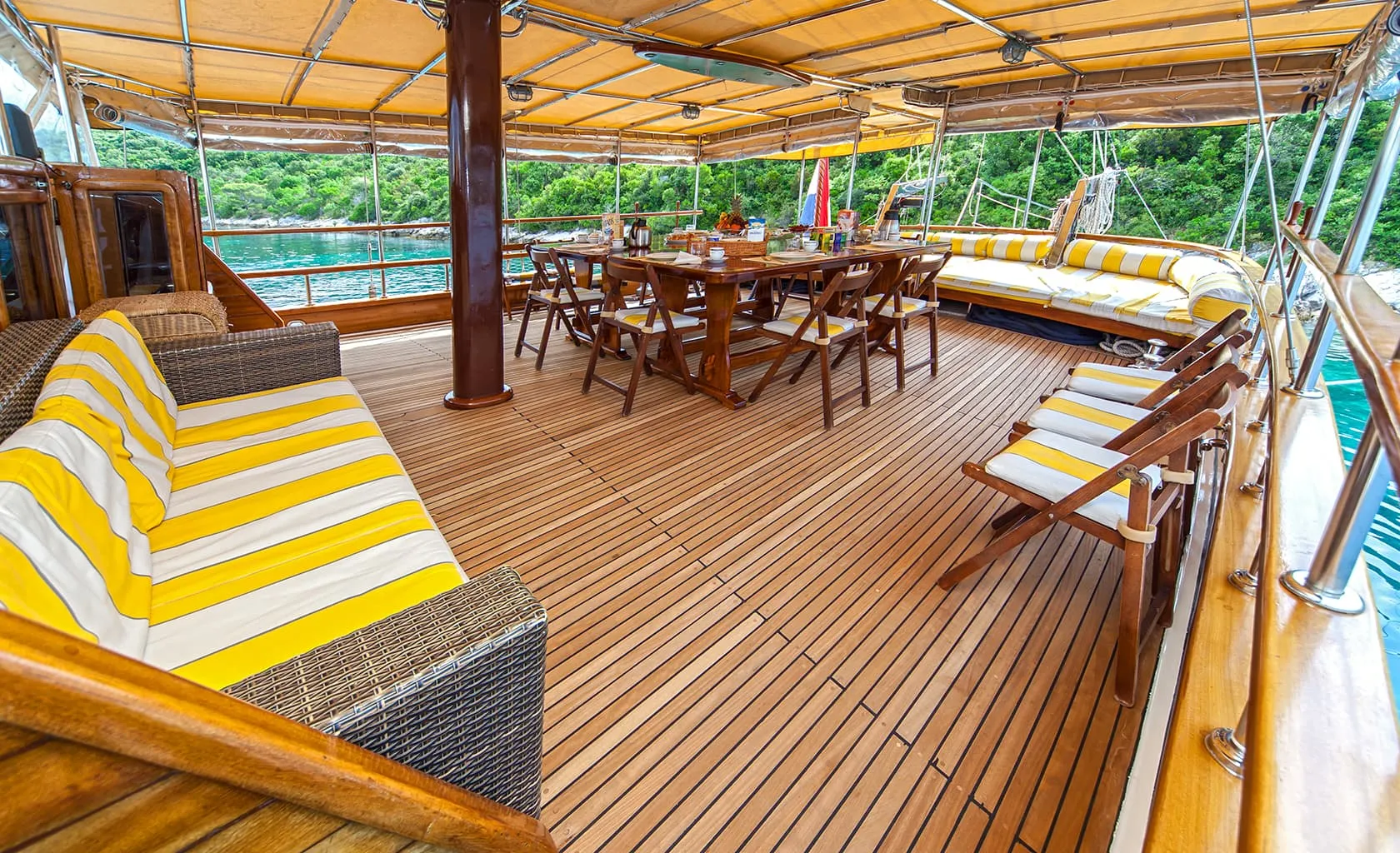 LINDA Aft deck