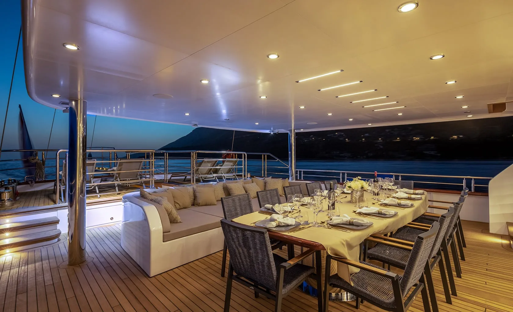 LOVE STORY Aft deck