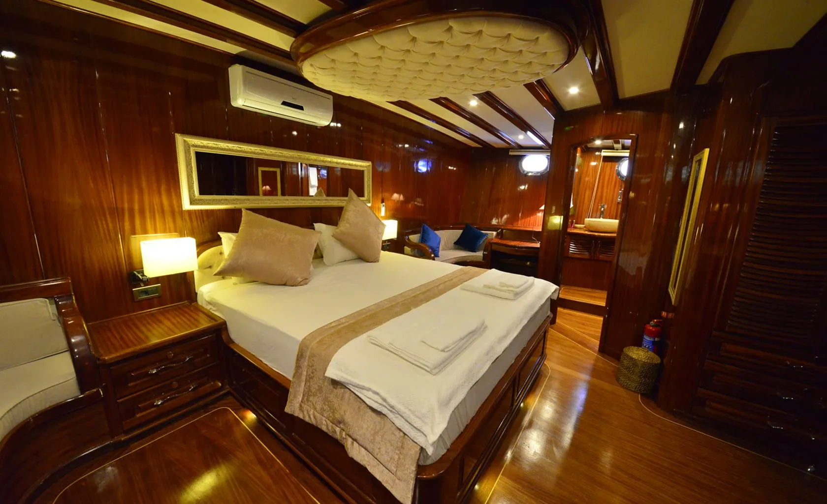 LYCIAN QUEEN Double cabin