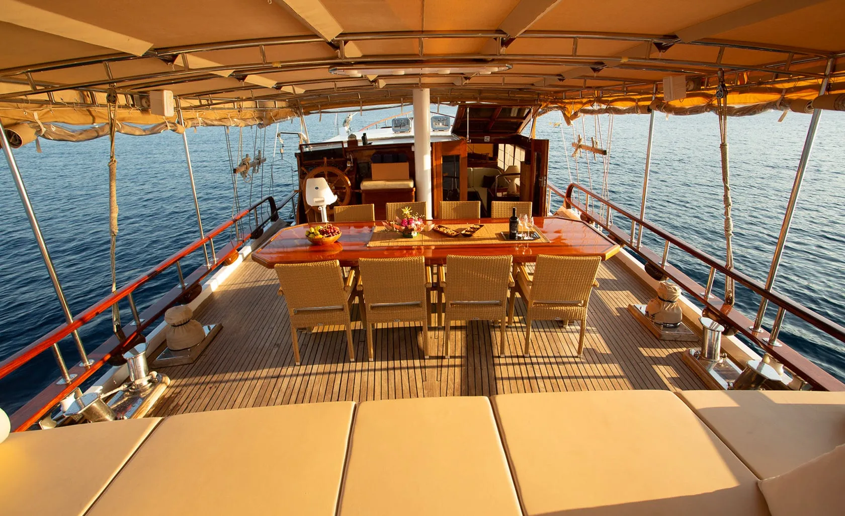 MALENA Aft deck