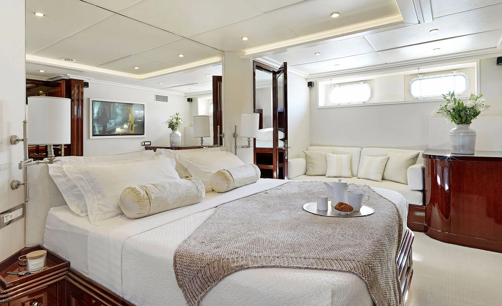 MIA ZOI Master cabin
