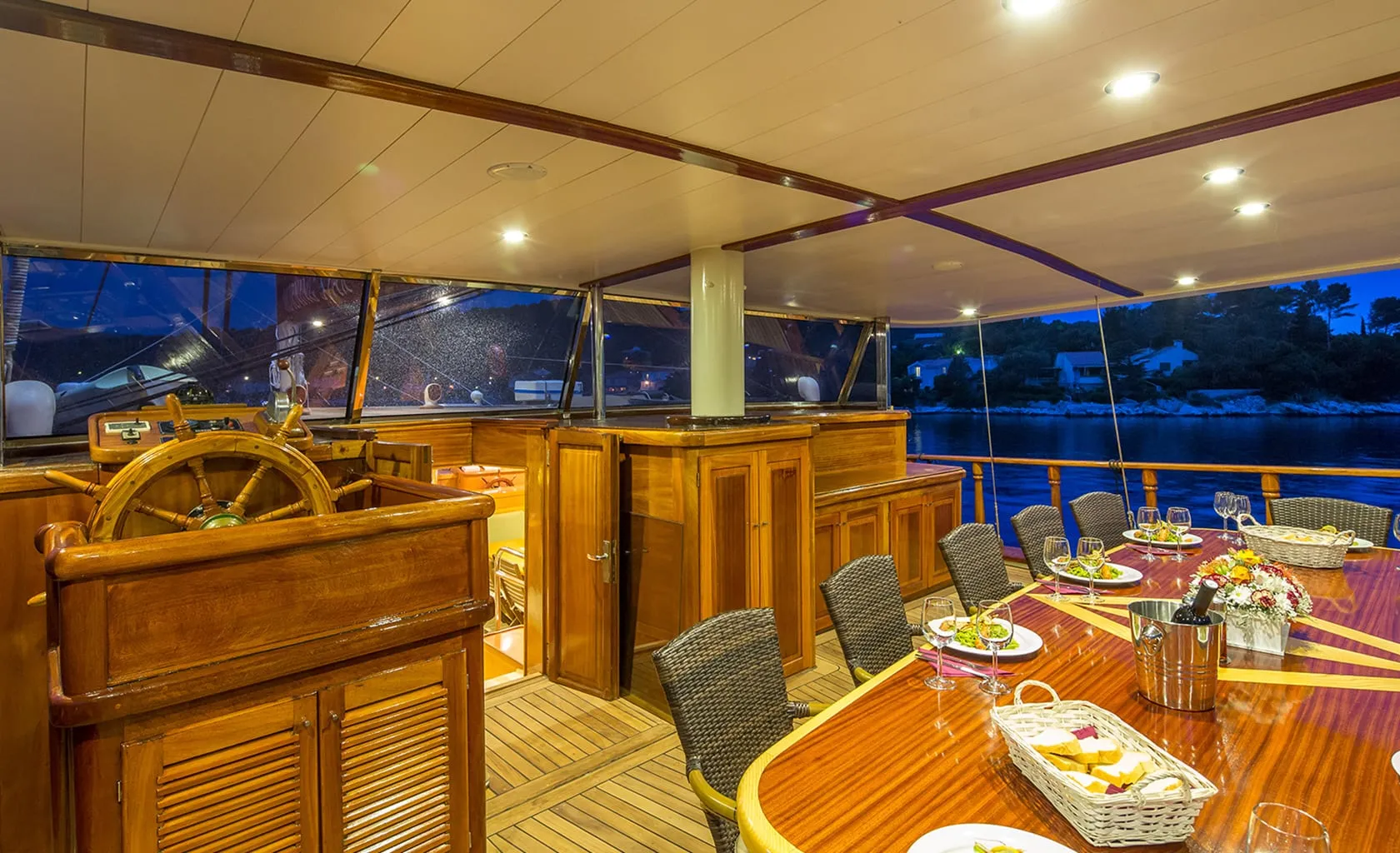 MORNING STAR Aft deck