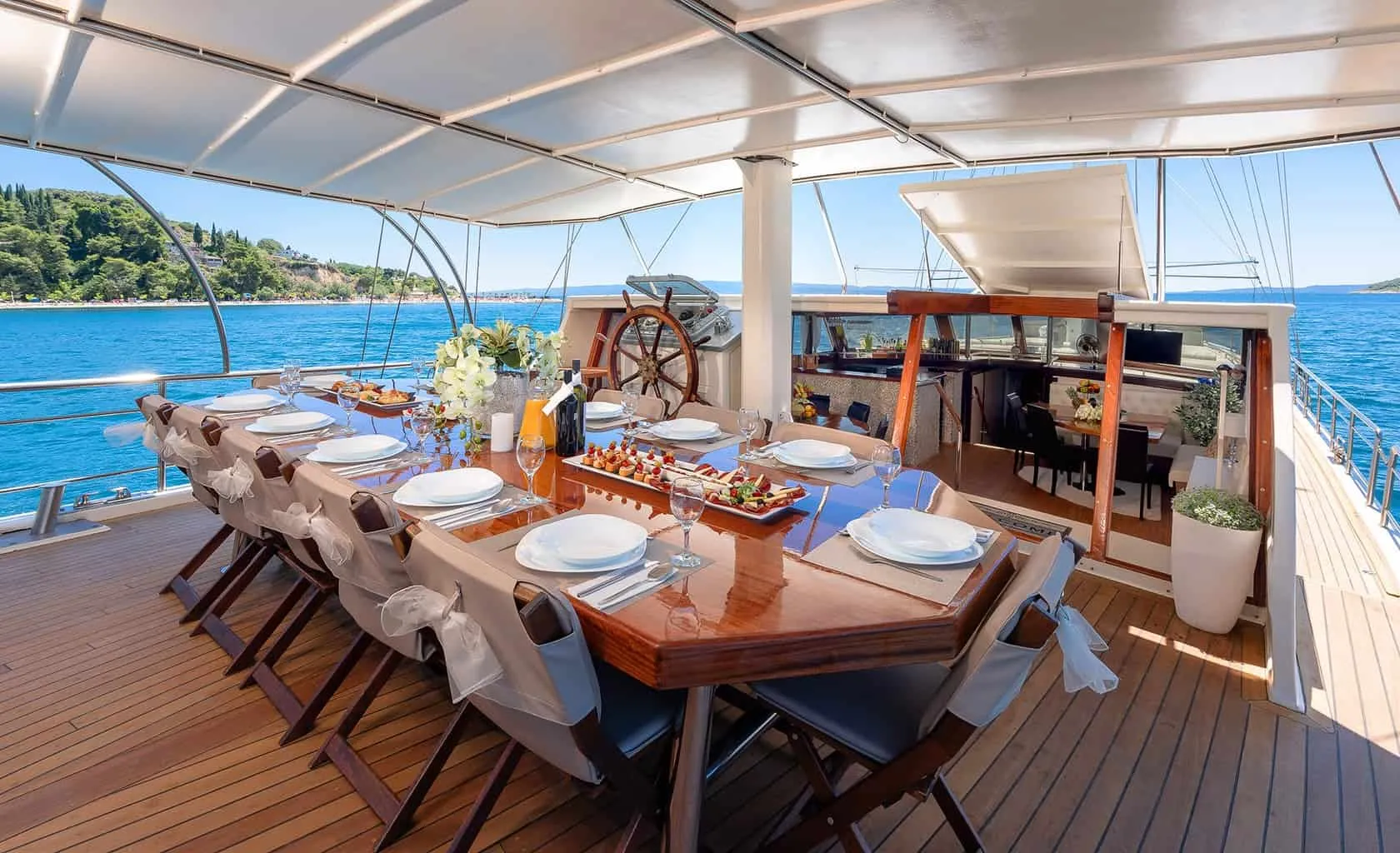 NAUTILUS Dining area on Aft deck