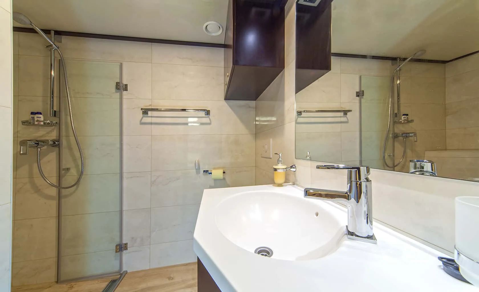 NAVILUX Bathroom