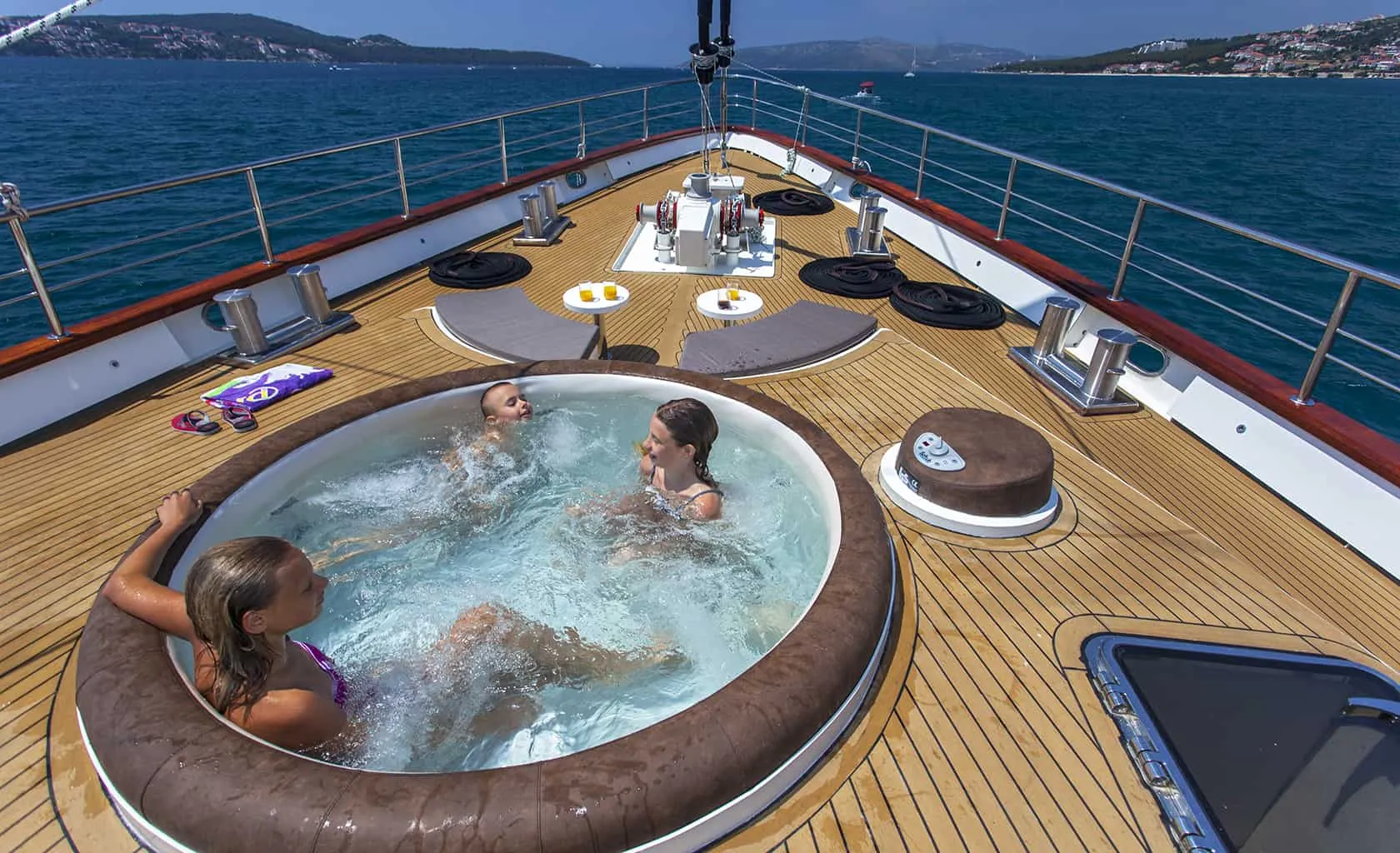 NAVILUX Jacuzzi on Bow deck