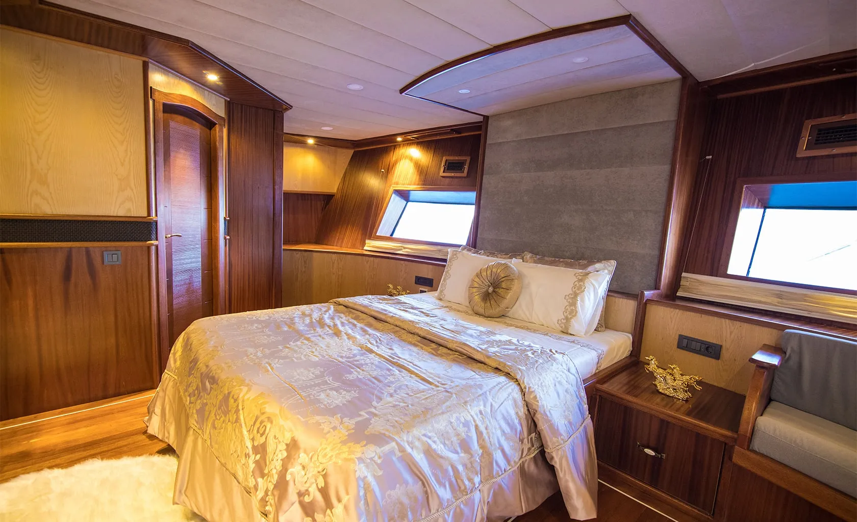 NEVRA QUEEN Master cabin