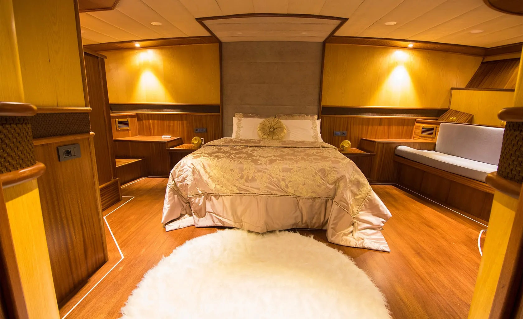 NEVRA QUEEN Master cabin