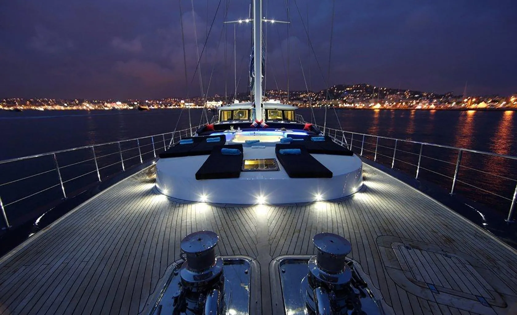 PERLA DEL MARE Bow deck