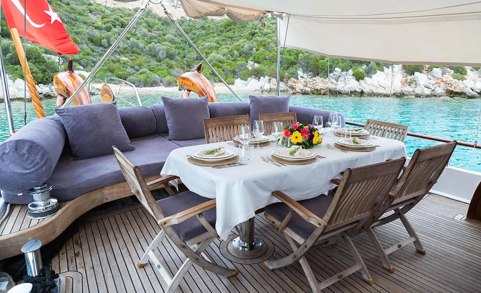 PRIMADONNA Dining area on Aft deck