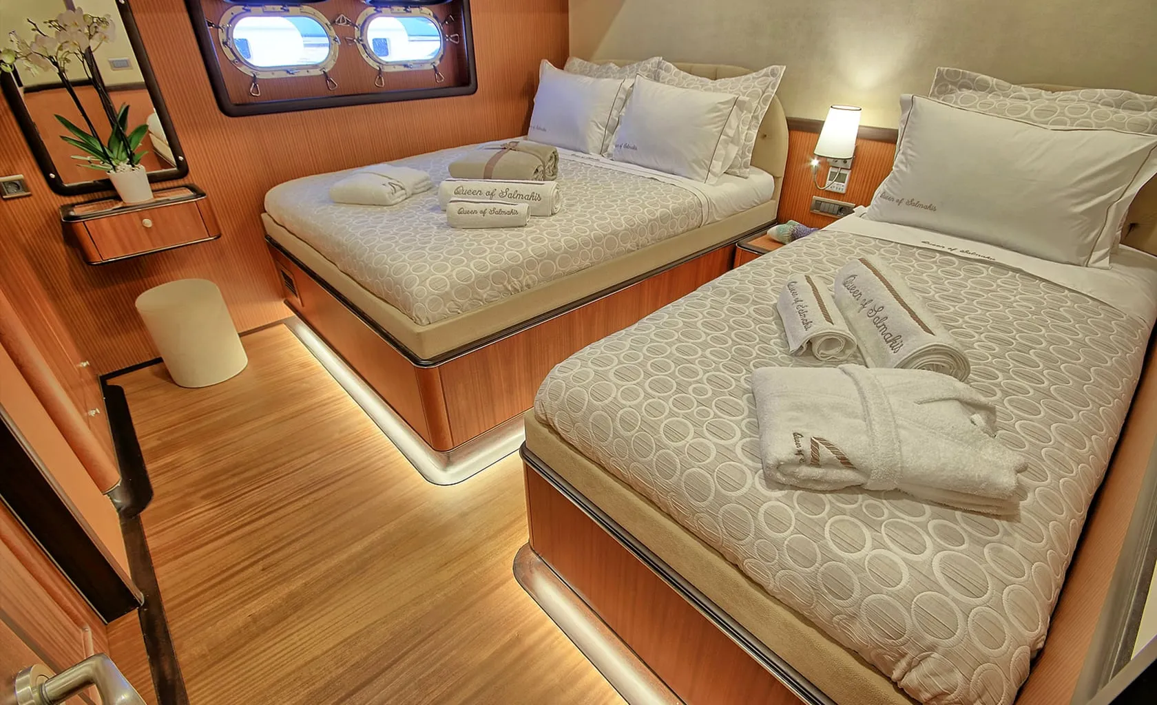 QUEEN OF SALMAKIS Triple cabin