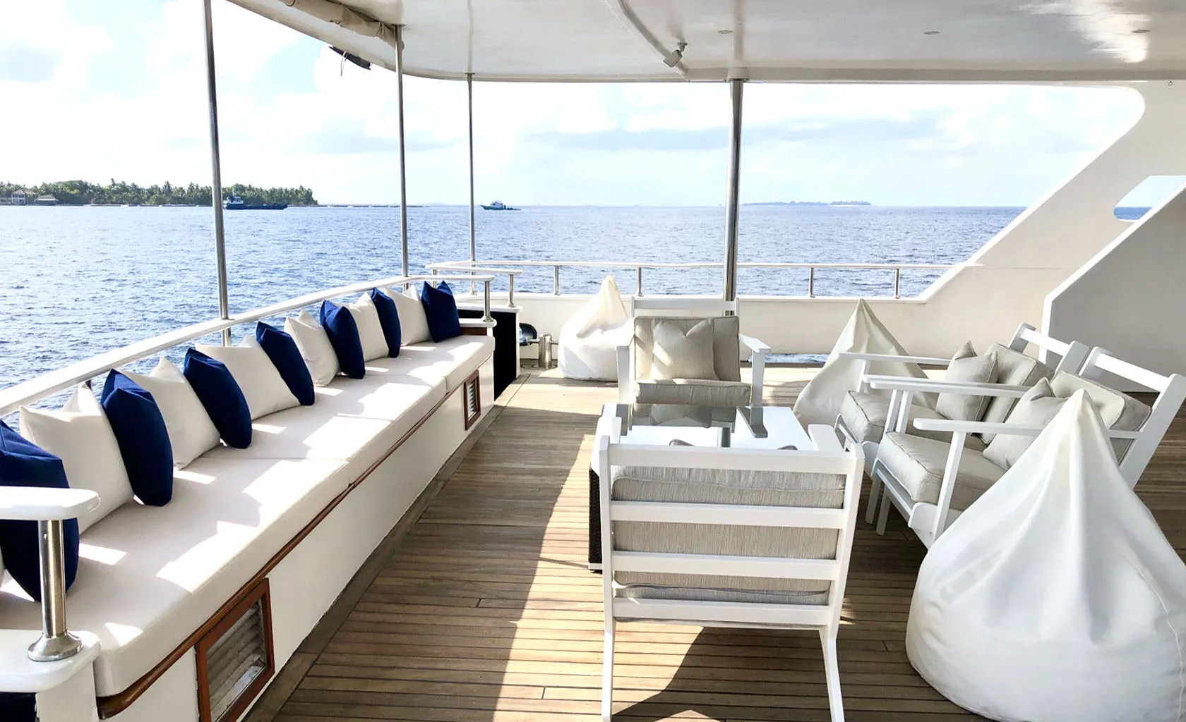 SAFIRA Aft deck