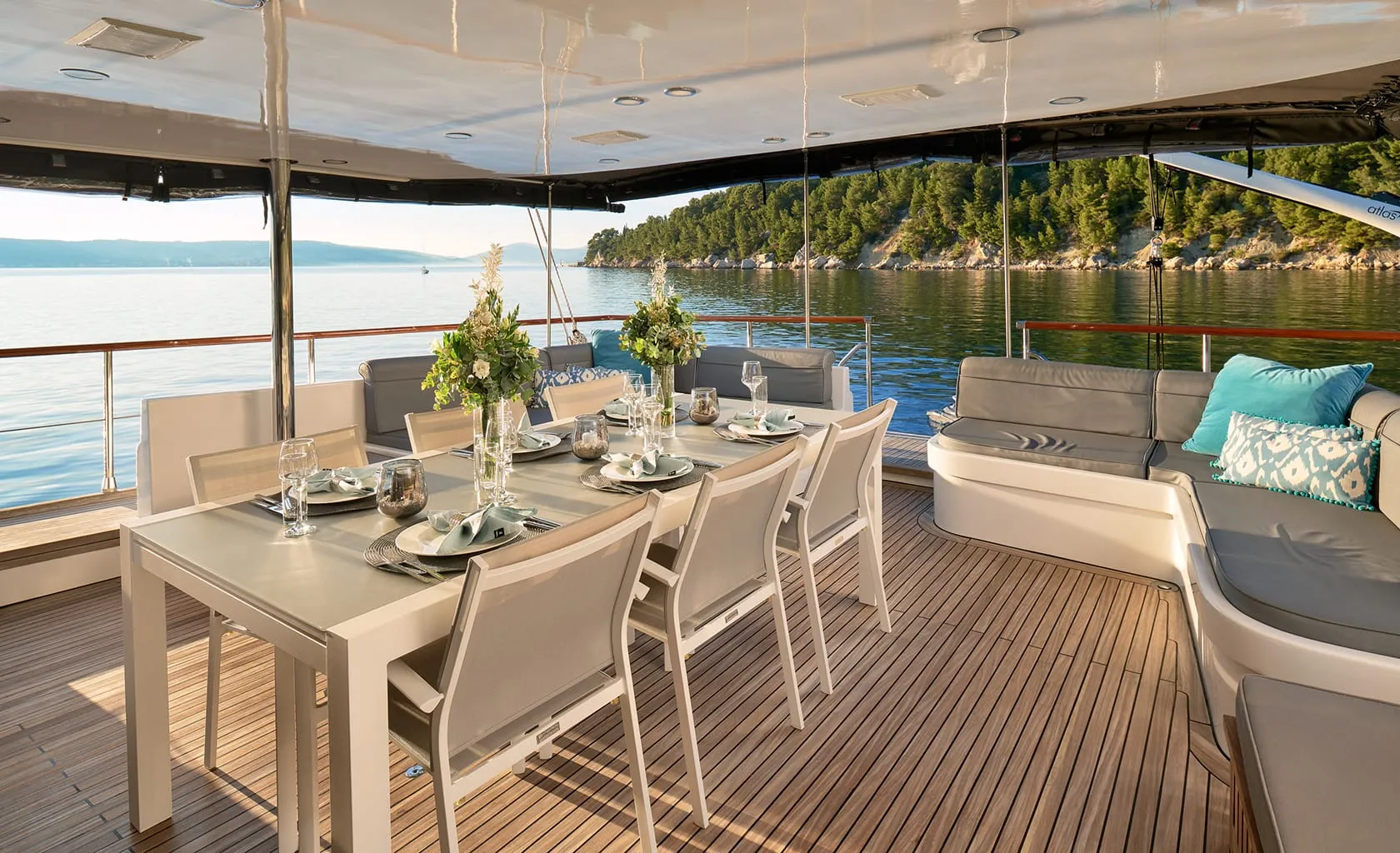 SAN LIMI Aft deck