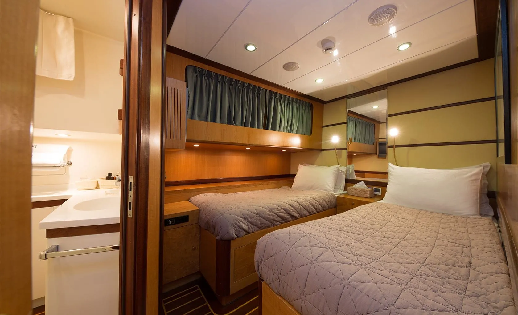 SERENITY 86 Twin cabin