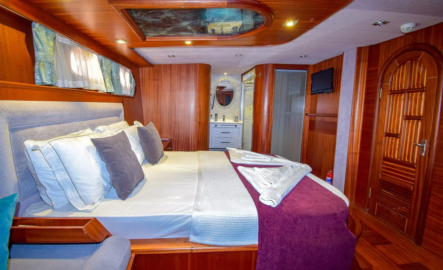 UGUR Double cabin