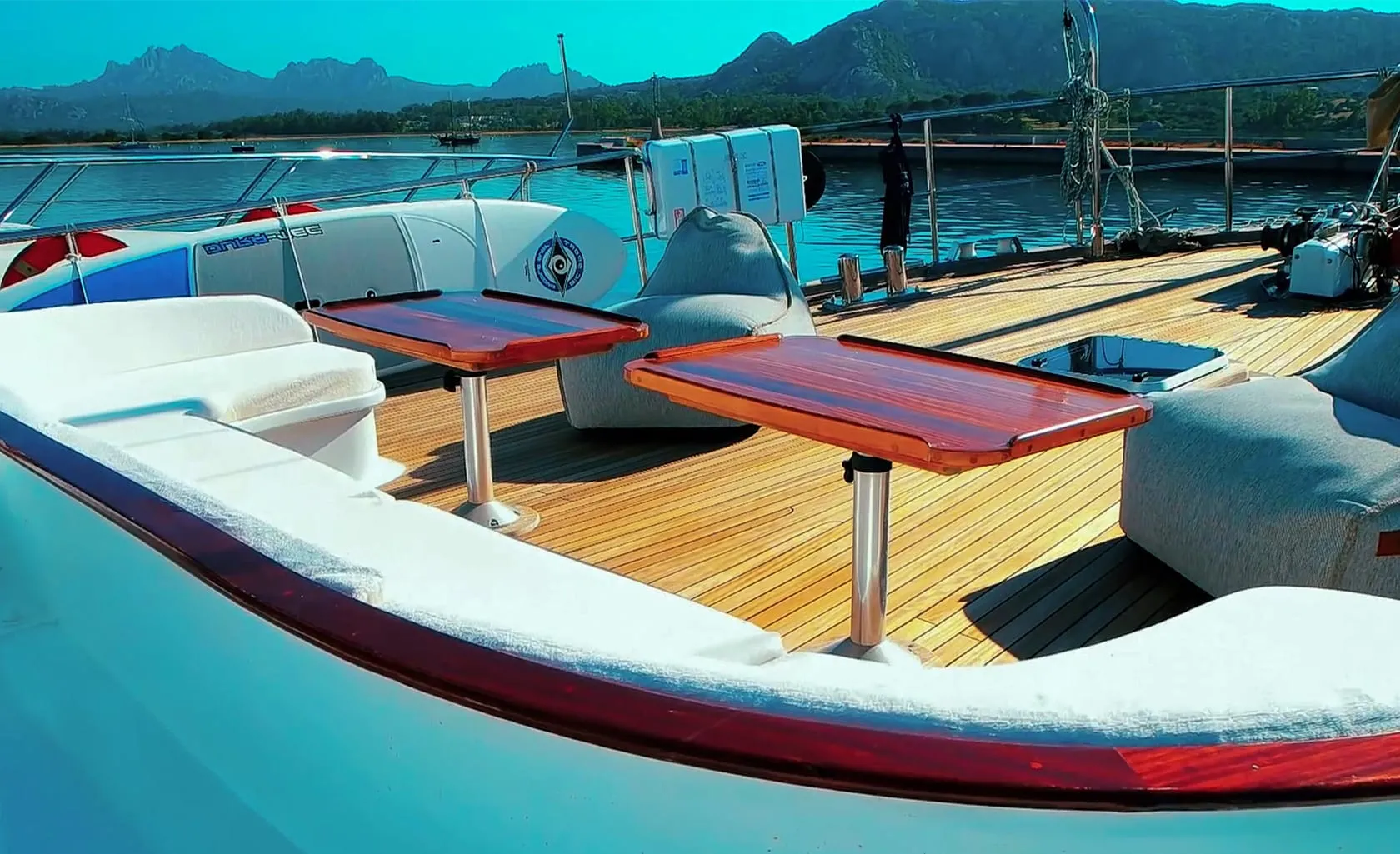 VICTORIA Bow deck