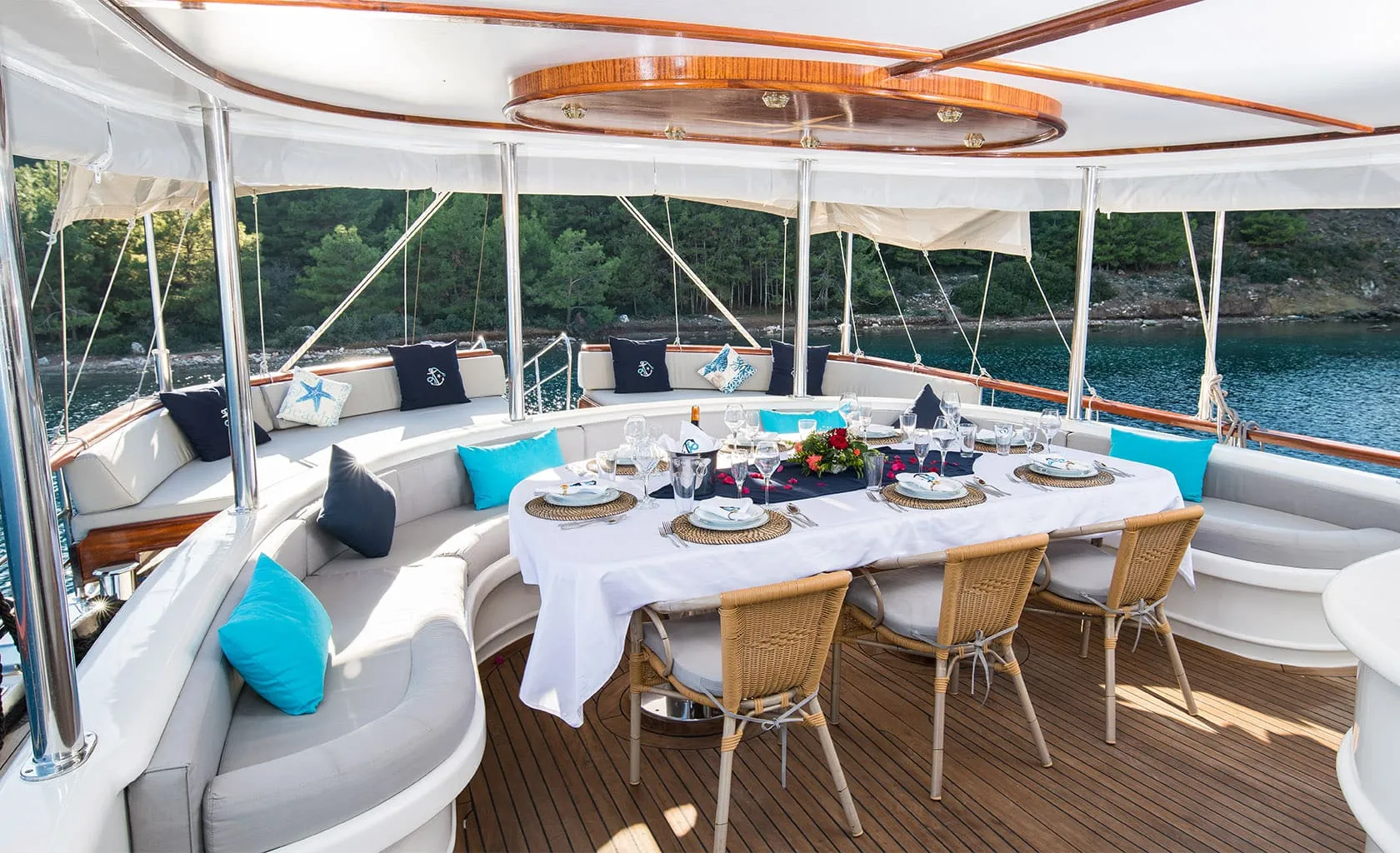 VISTA MARE Aft deck