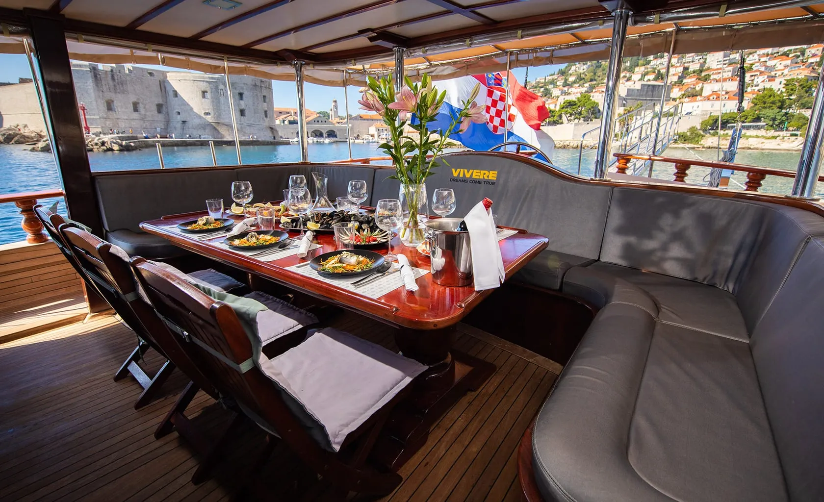 VIVERE Aft deck