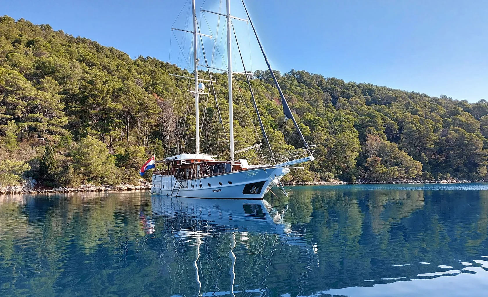 VIVERE Anchored