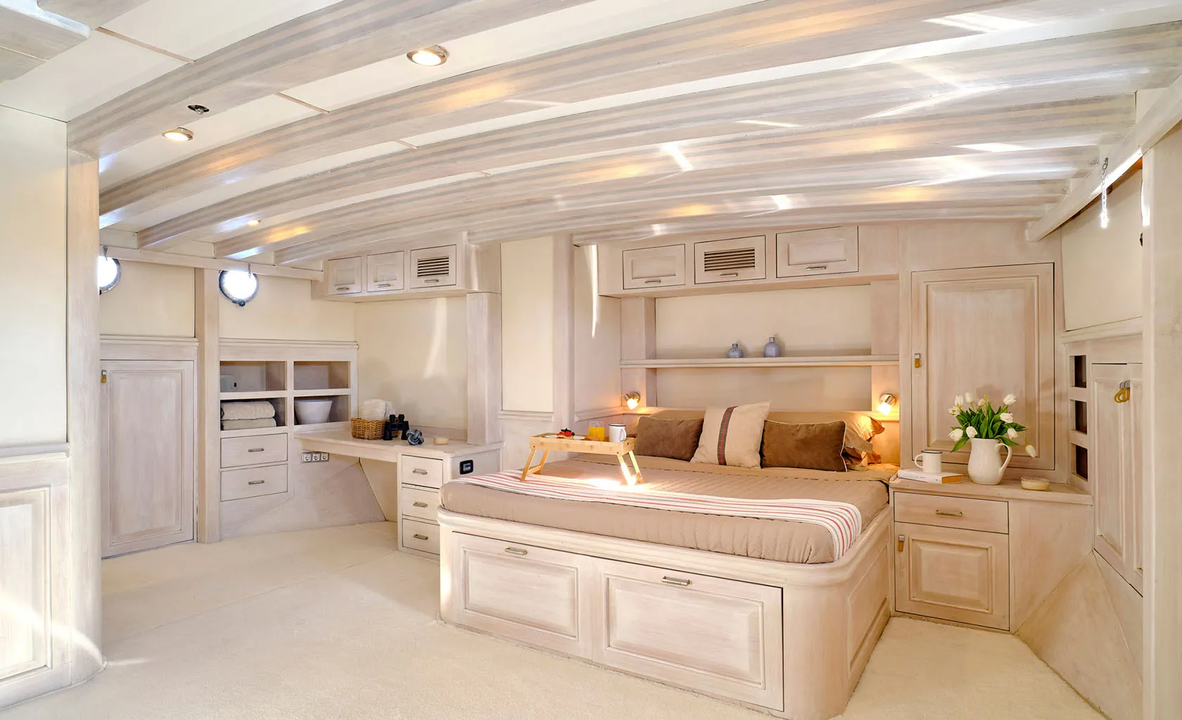 WHITE PEARL Master cabin