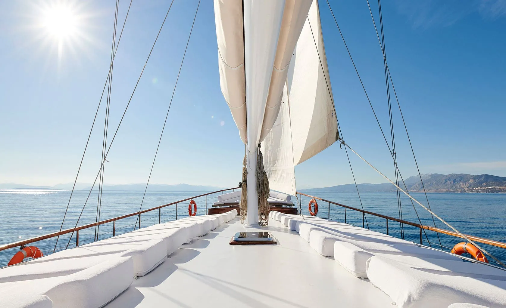 WHITE PEARL Sun deck