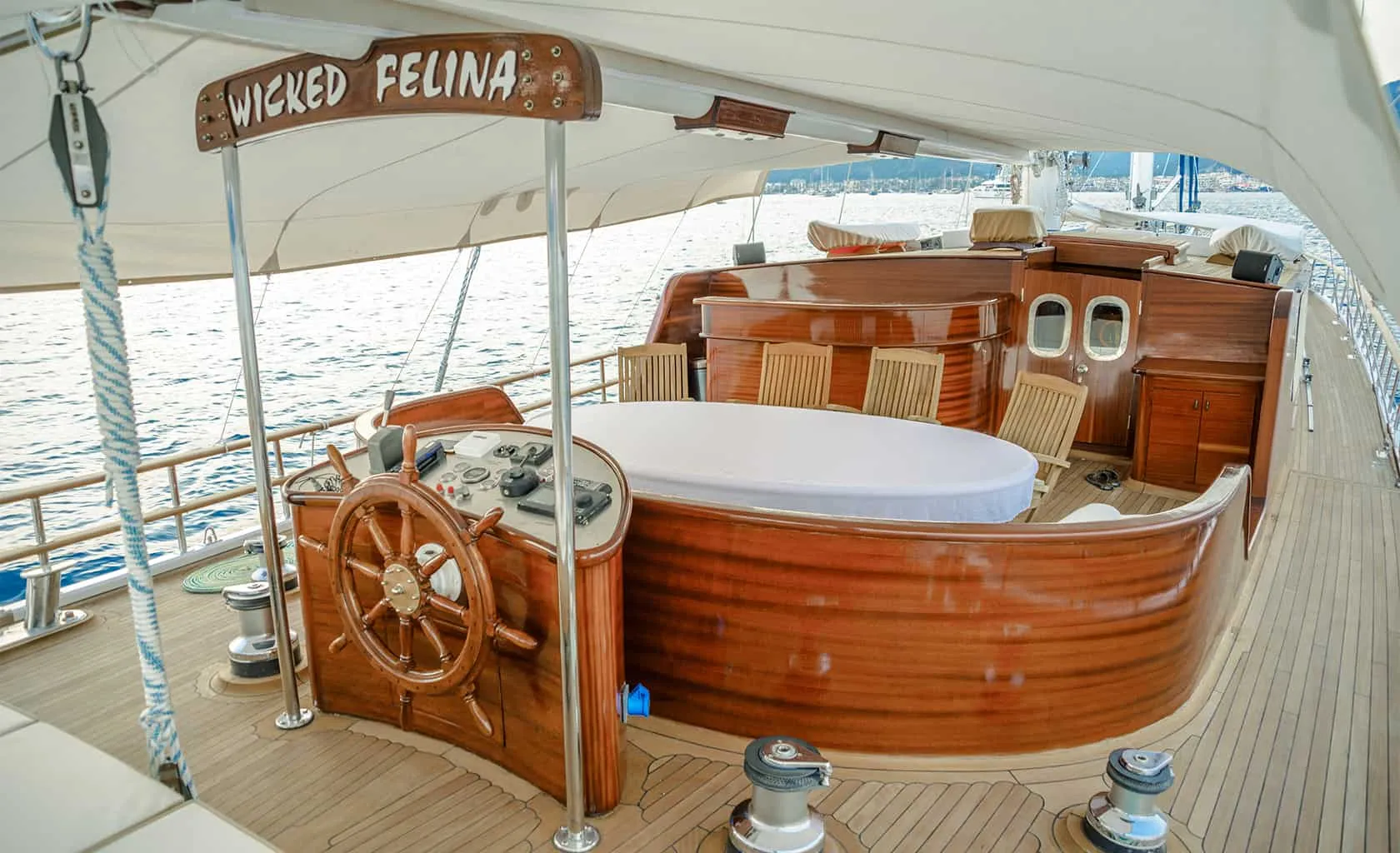 WICKED FELINA Aft deck
