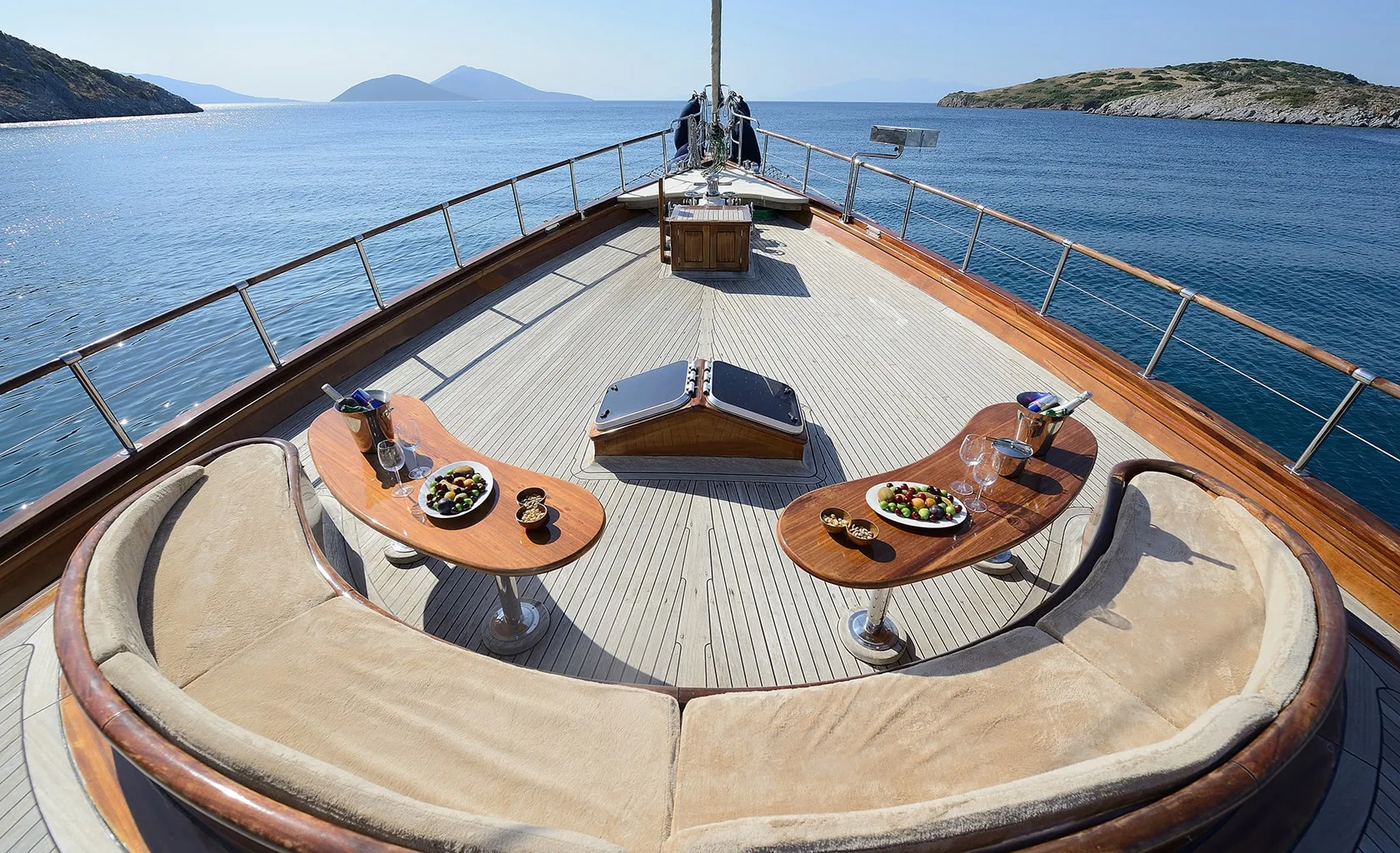 ZEPHYRIA II Aft deck