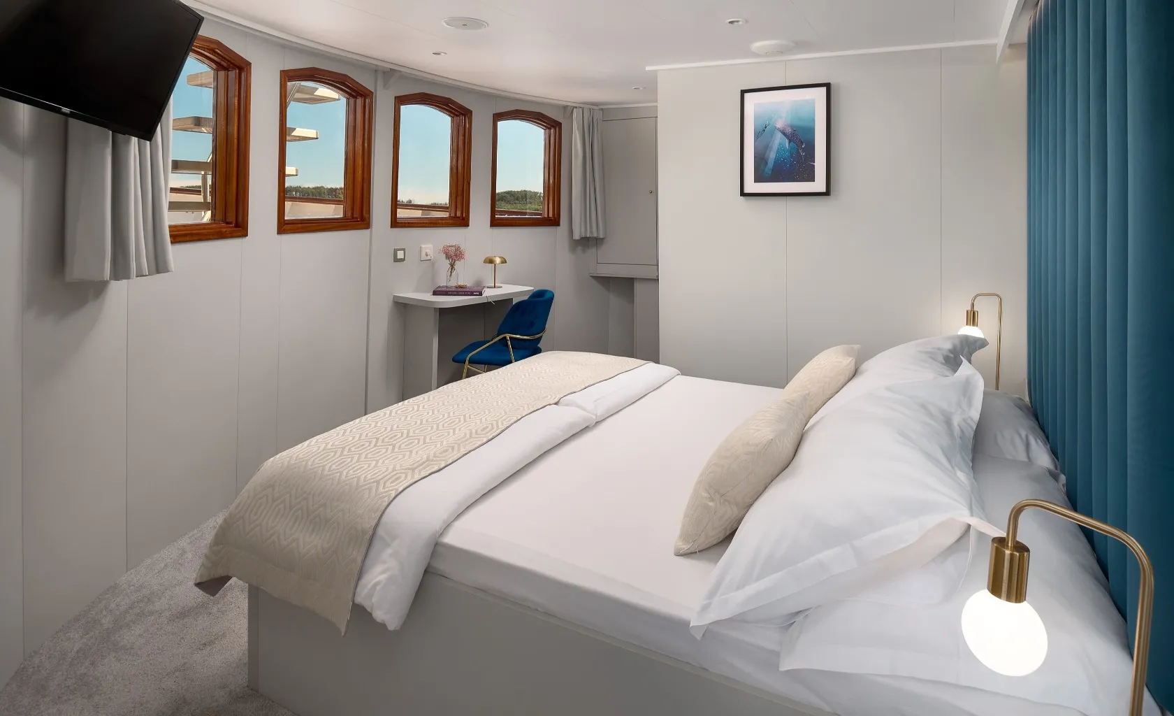 Bellezza-Master-Cabin.jpg