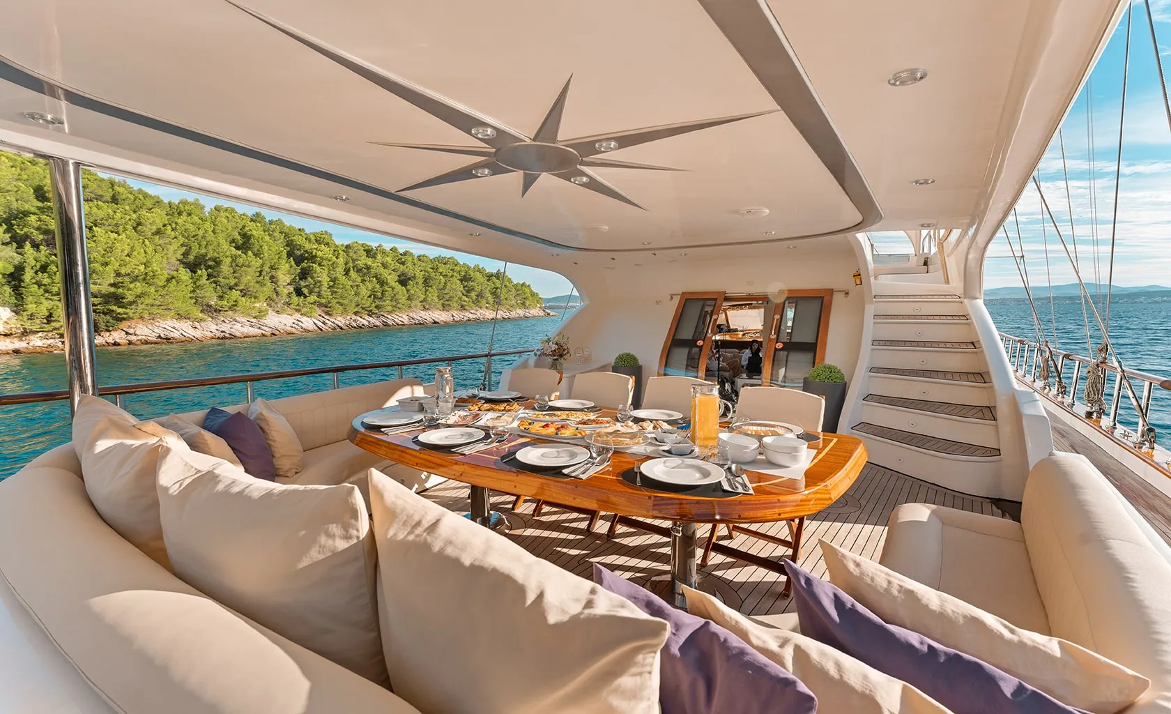 ALESSANDRO I Dinning area - Aft deck