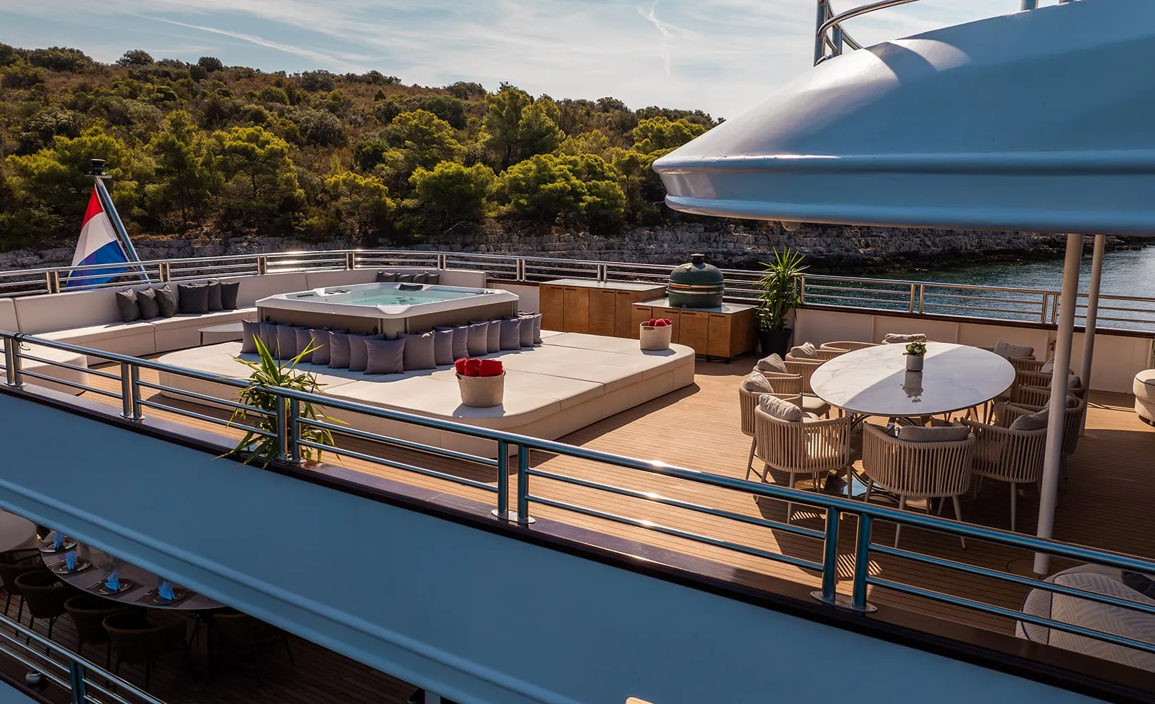 ALFA MARIO Sun deck