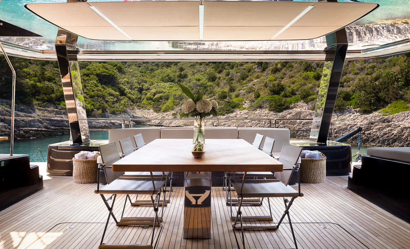 AMBER ONE Aft deck