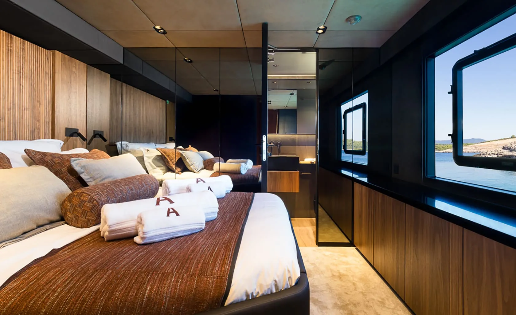 AMBER ONE Double cabin