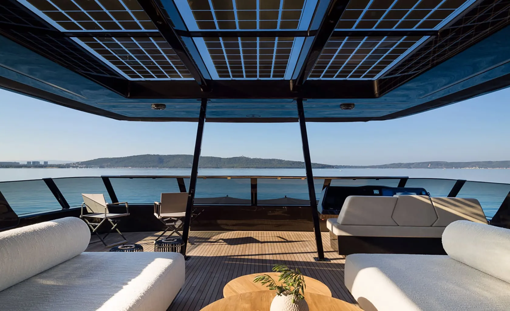 AMBER ONE Flybridge