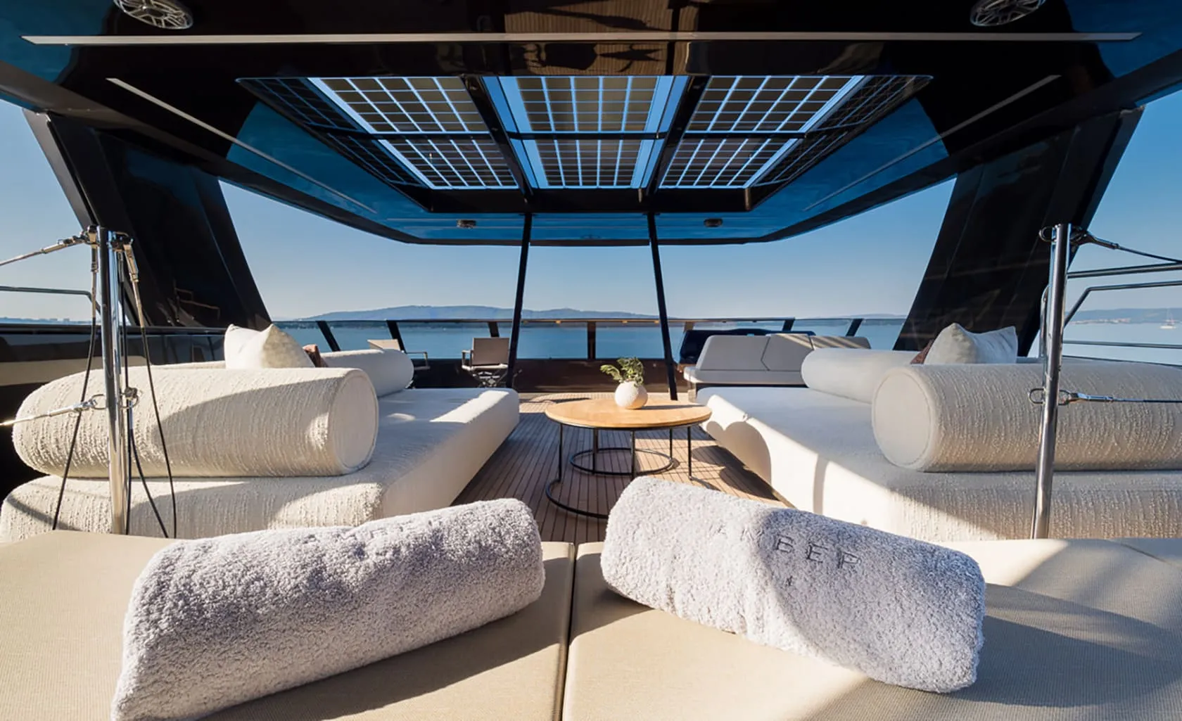 AMBER ONE Flybridge