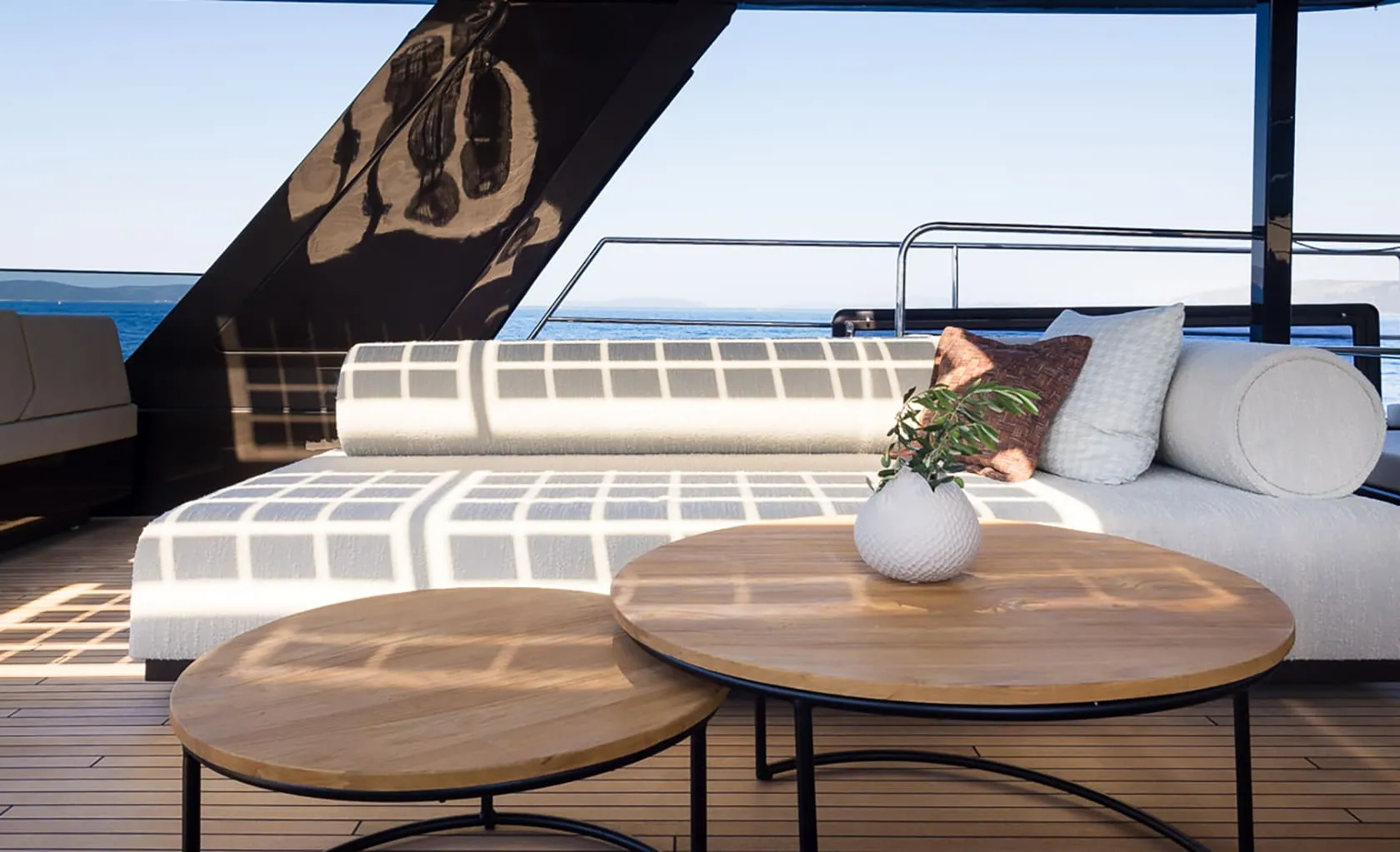 AMBER ONE Flybridge
