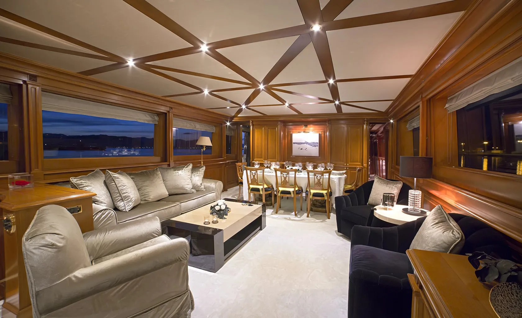 AQUILA Saloon