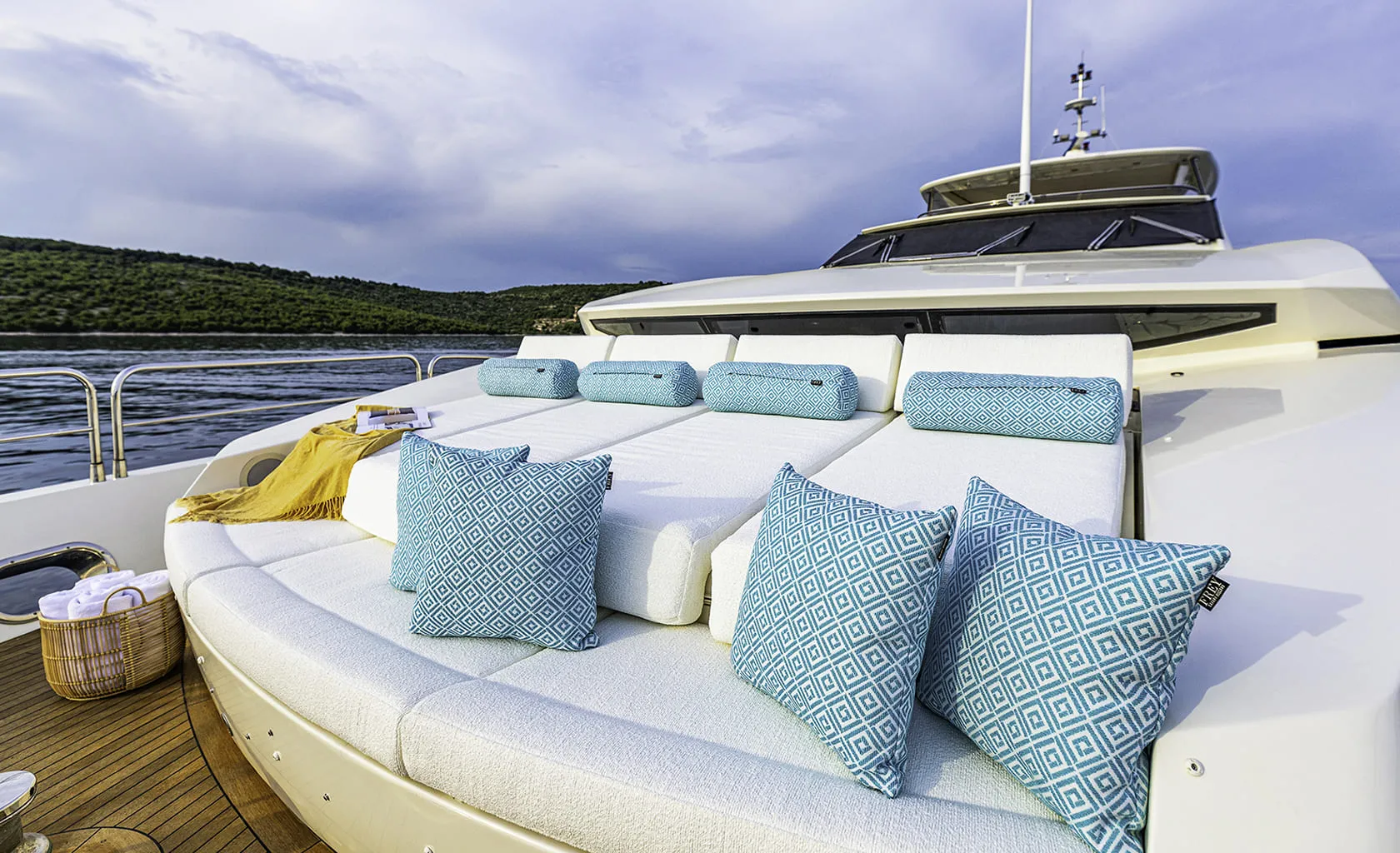 ARAGO Bow deck