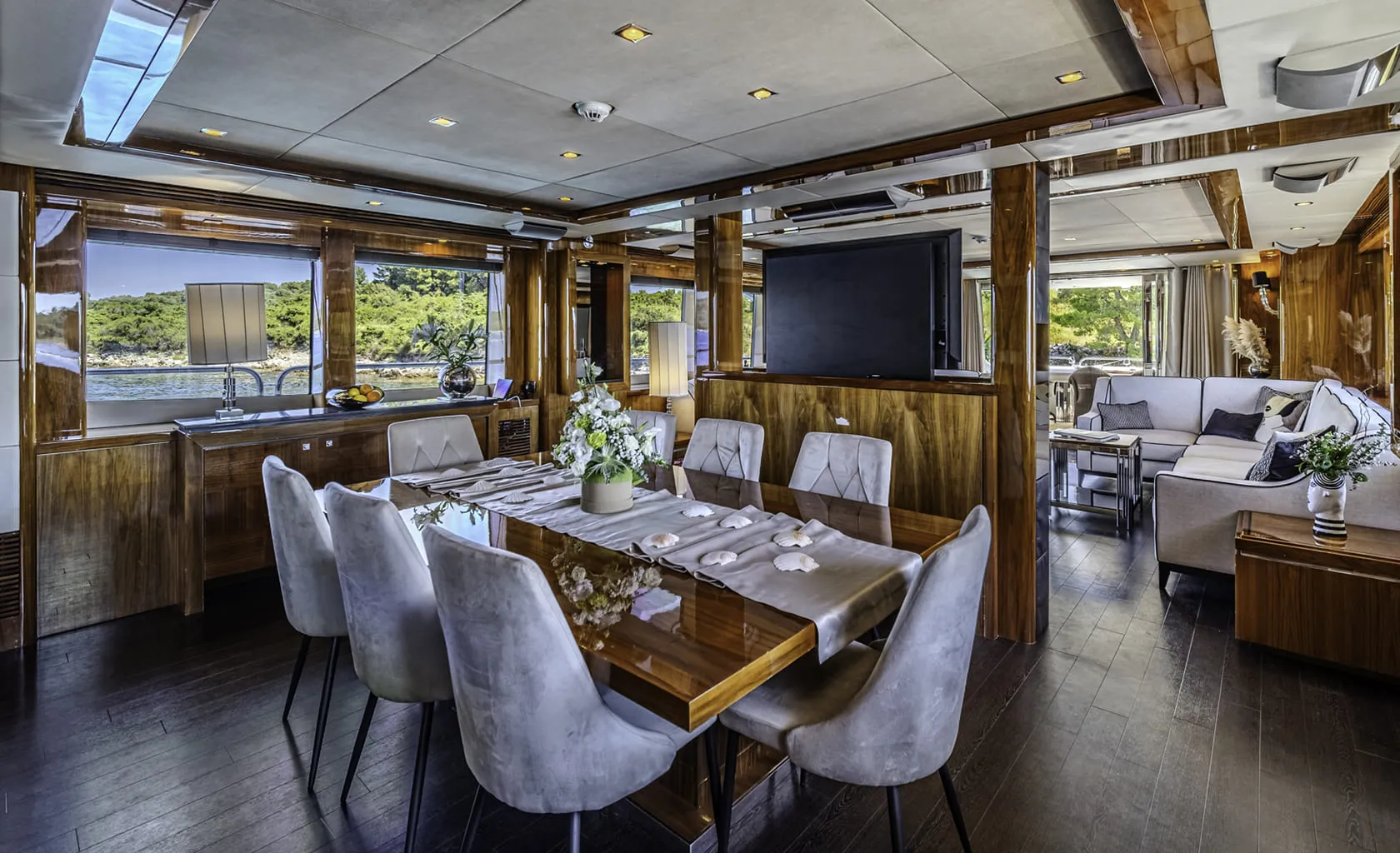 ARAGO Dining area
