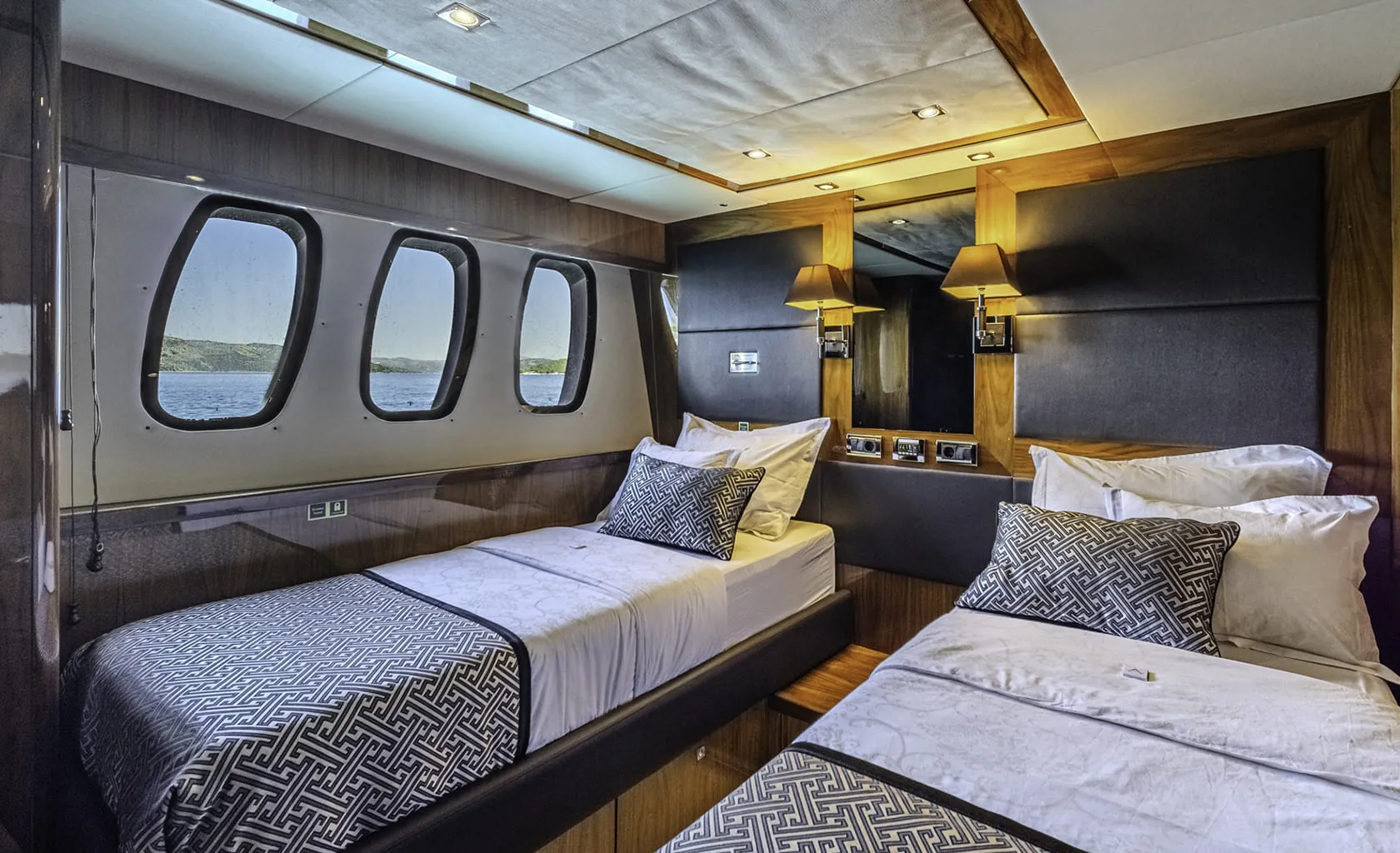 ARAGO Twin stateroom