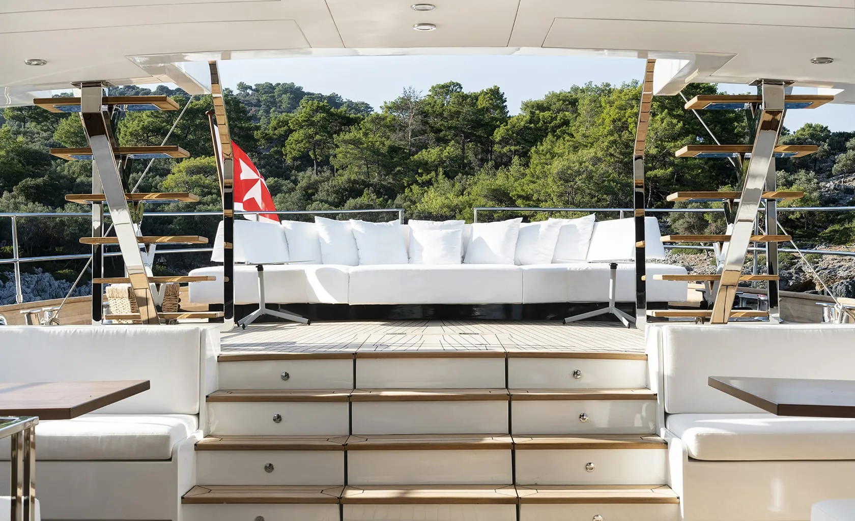 ATLANTIKA Aft deck