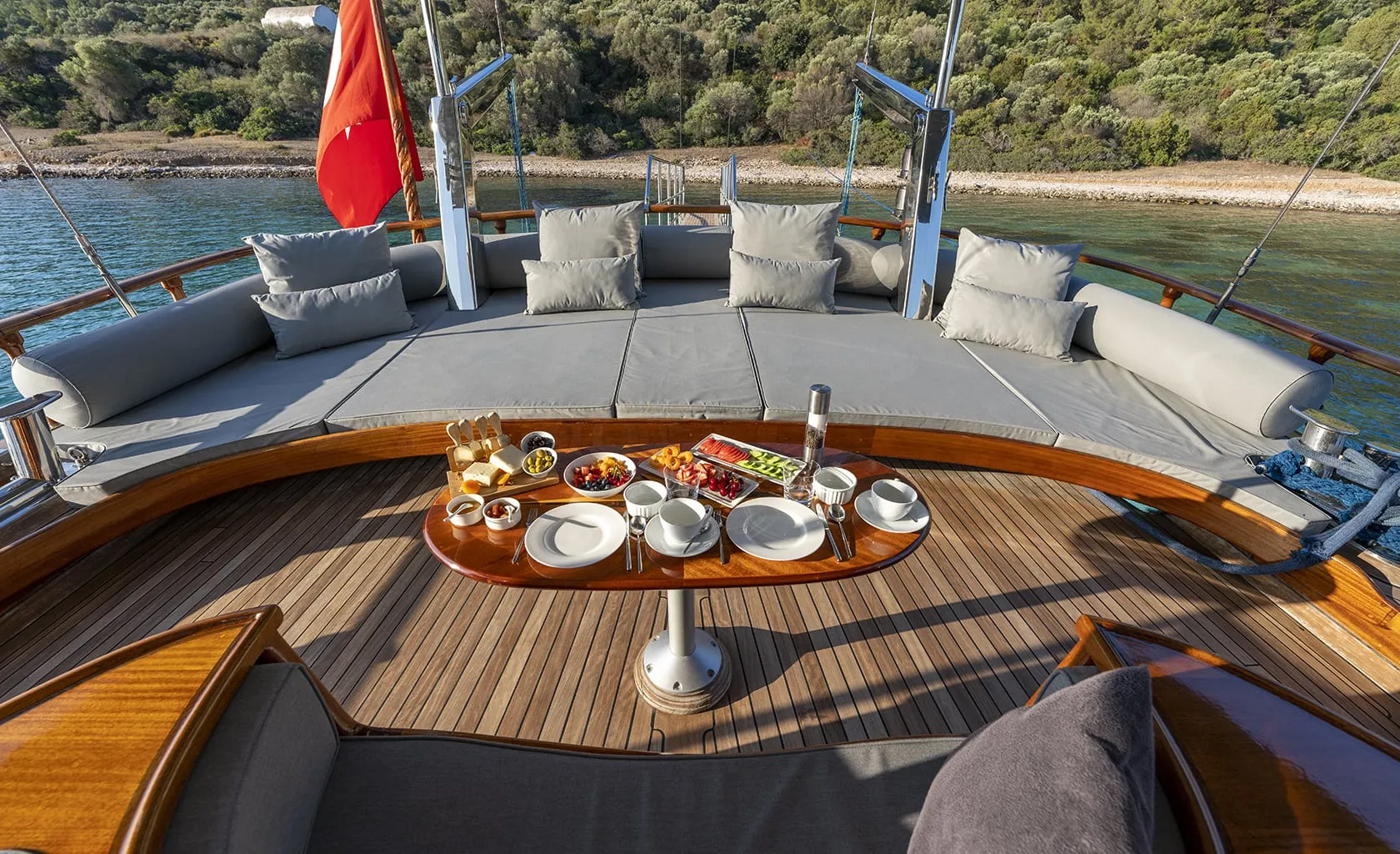 BEDIA SULTAN Aft deck