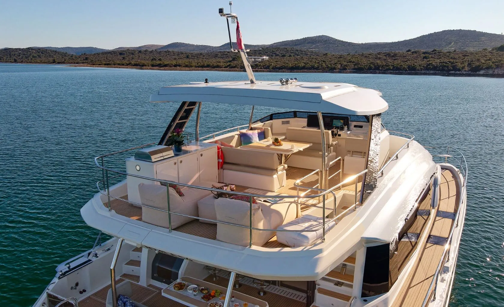 BY MY SIDE Flybridge