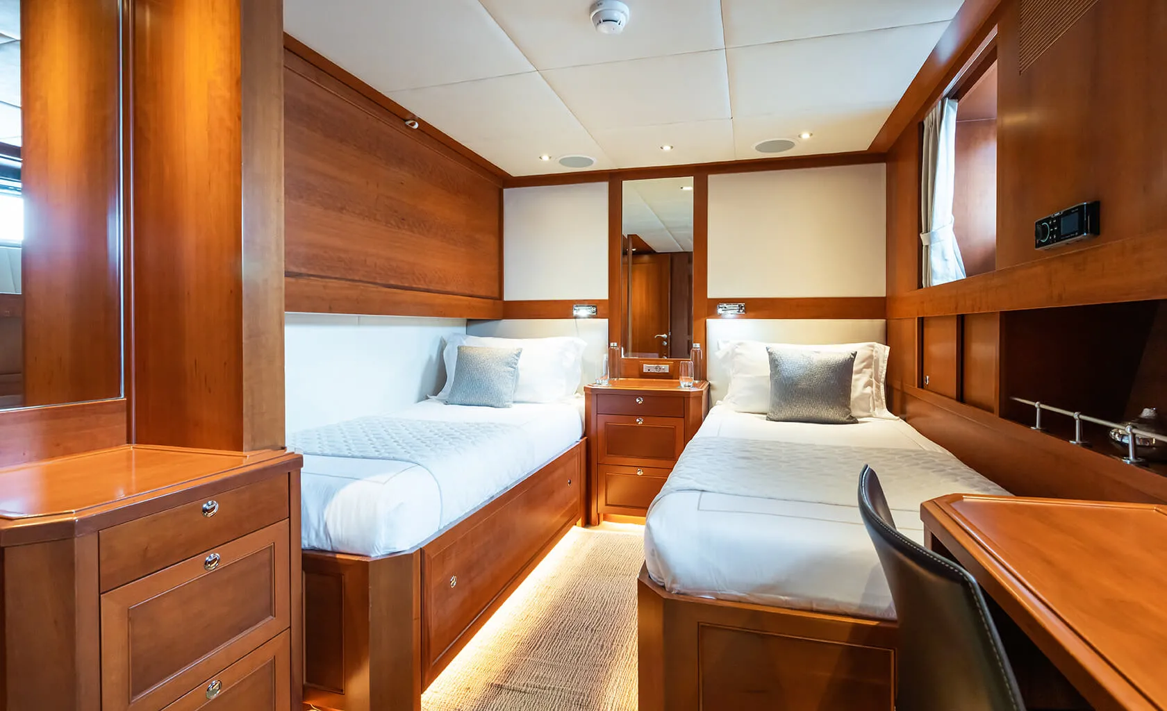 CORNELIA Twin cabin