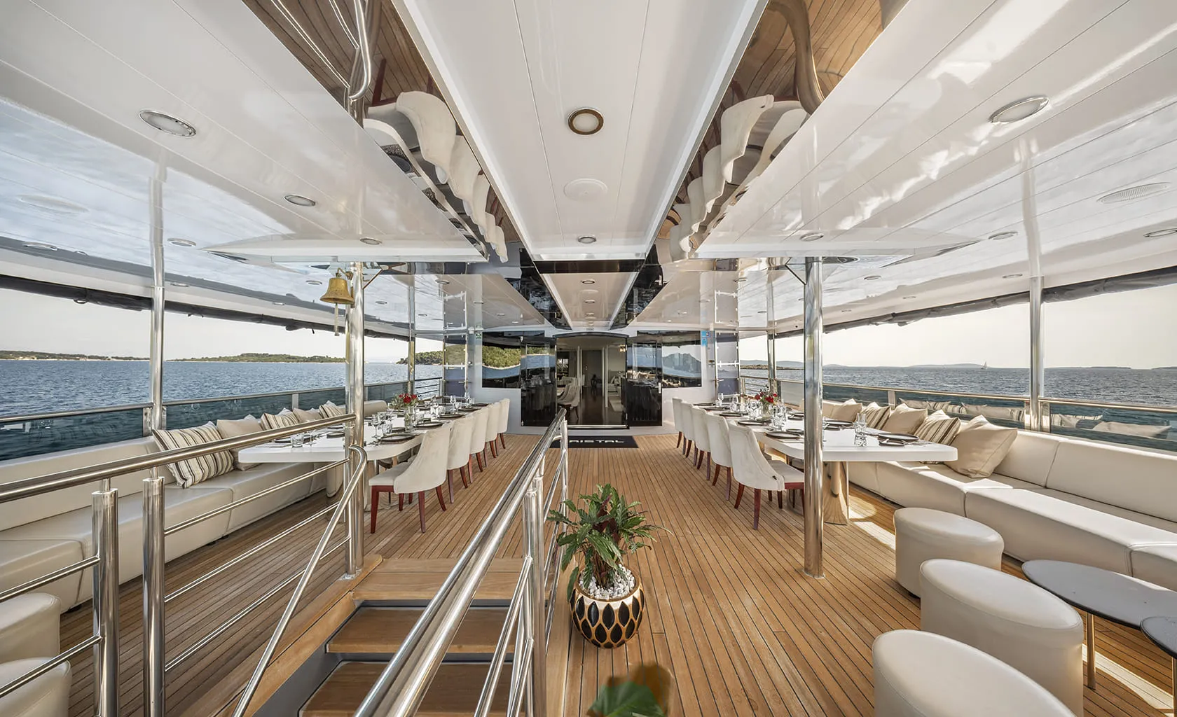 CRISTAL Lounge area