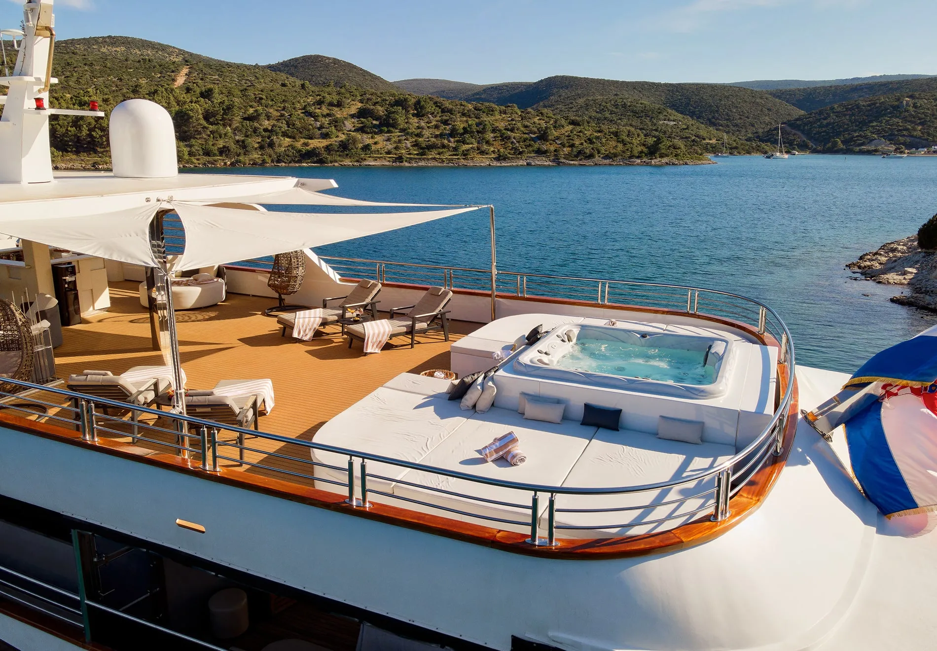 Cristal's newly renovated sundeck is the ultimate spot for relaxation. Featuring brand-new teak flooring, a jacuzzi, and a fully stoc