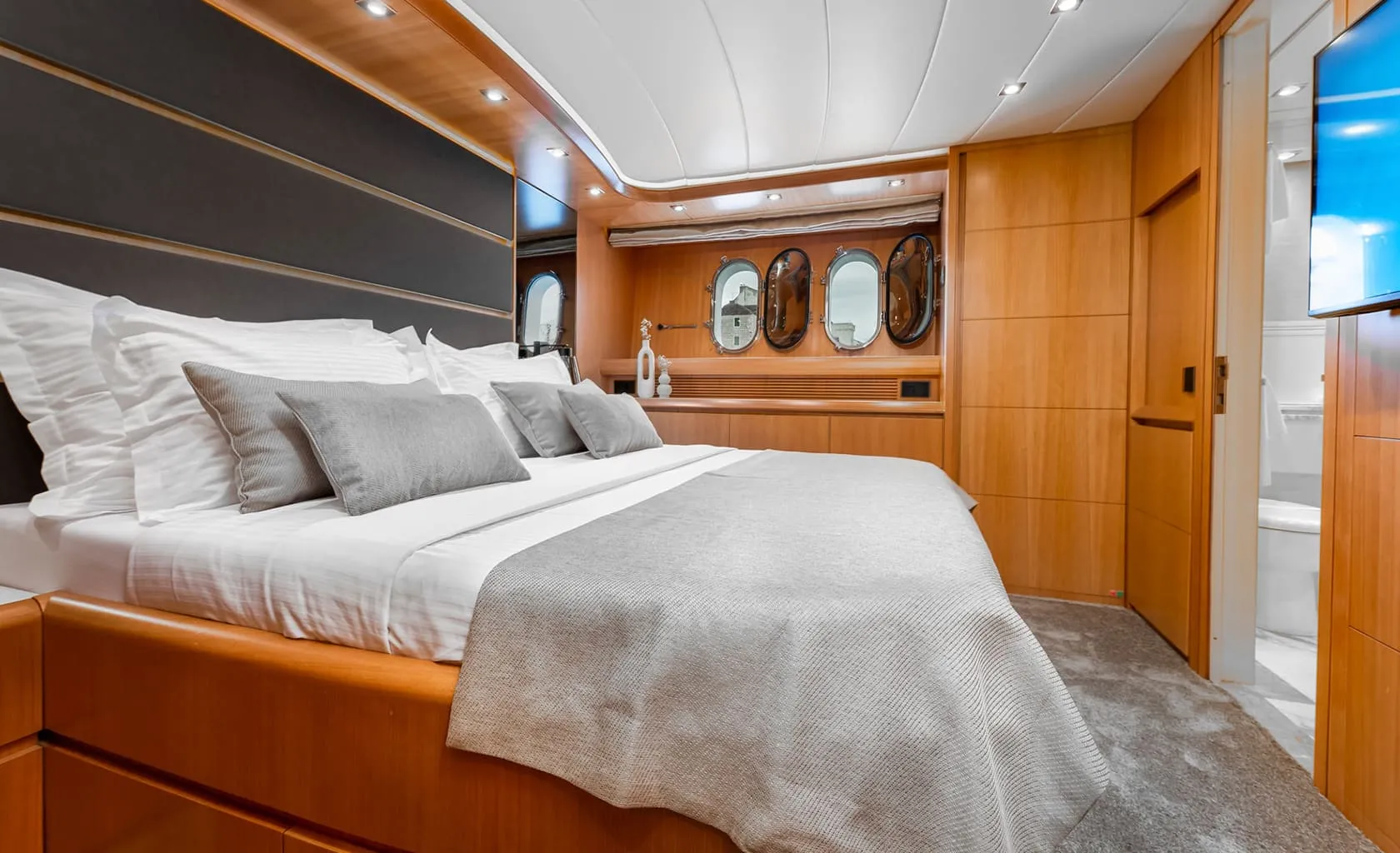 CYNTHIA Double cabin