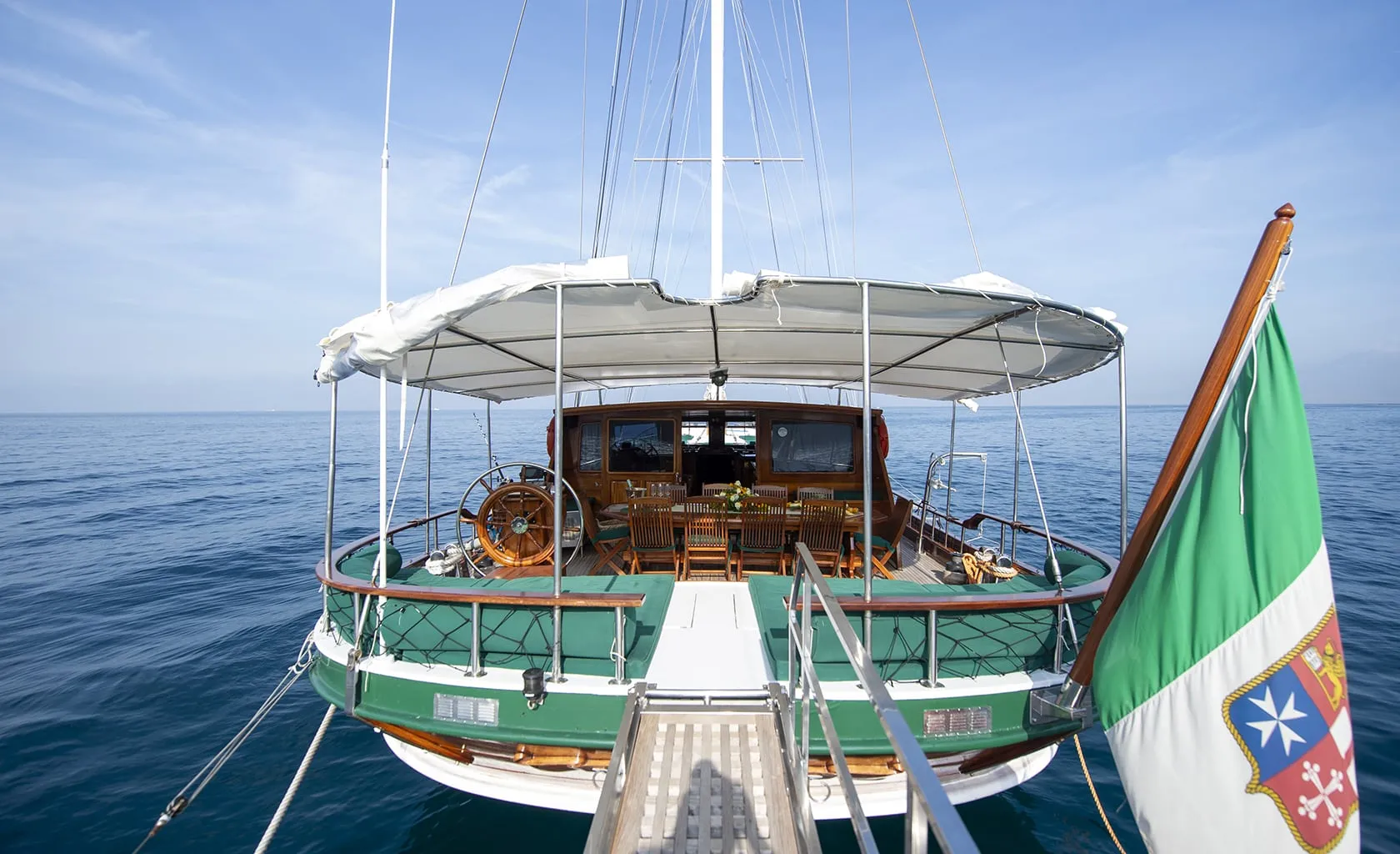 DERIYA DENIZ Aft deck