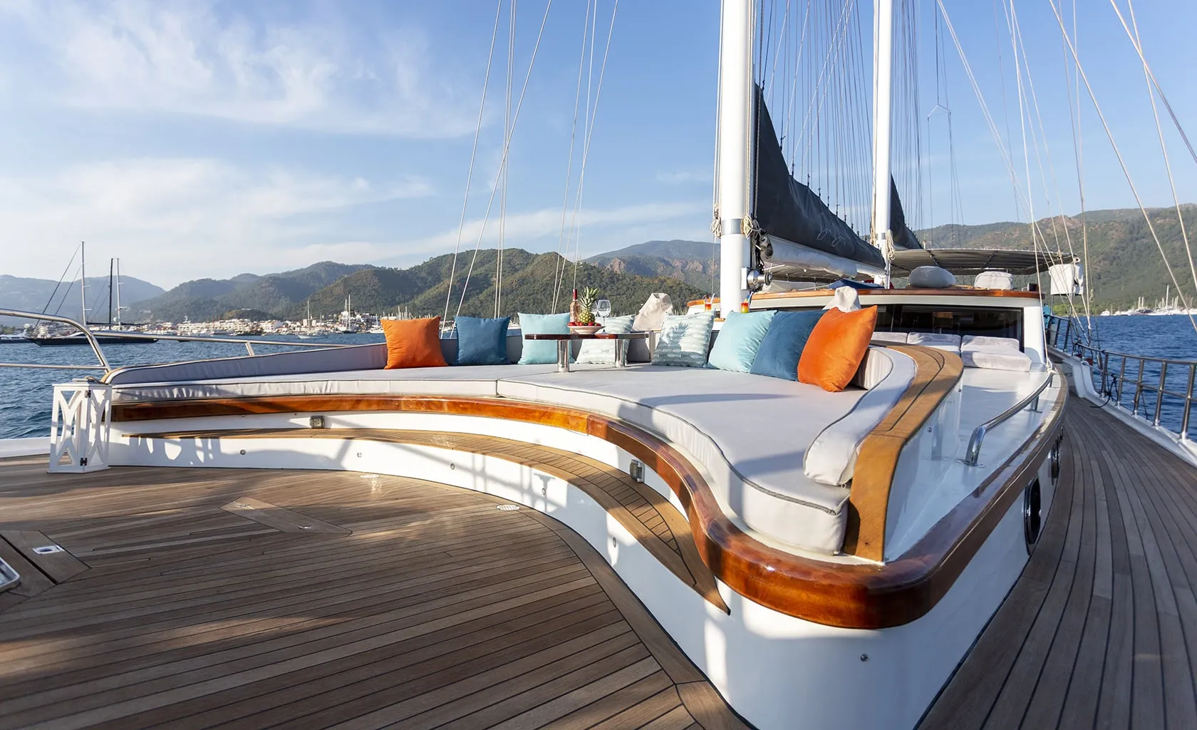 DIVA DENIZ Bow deck