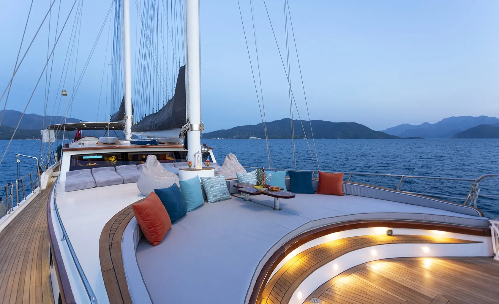 DIVA DENIZ Bow deck